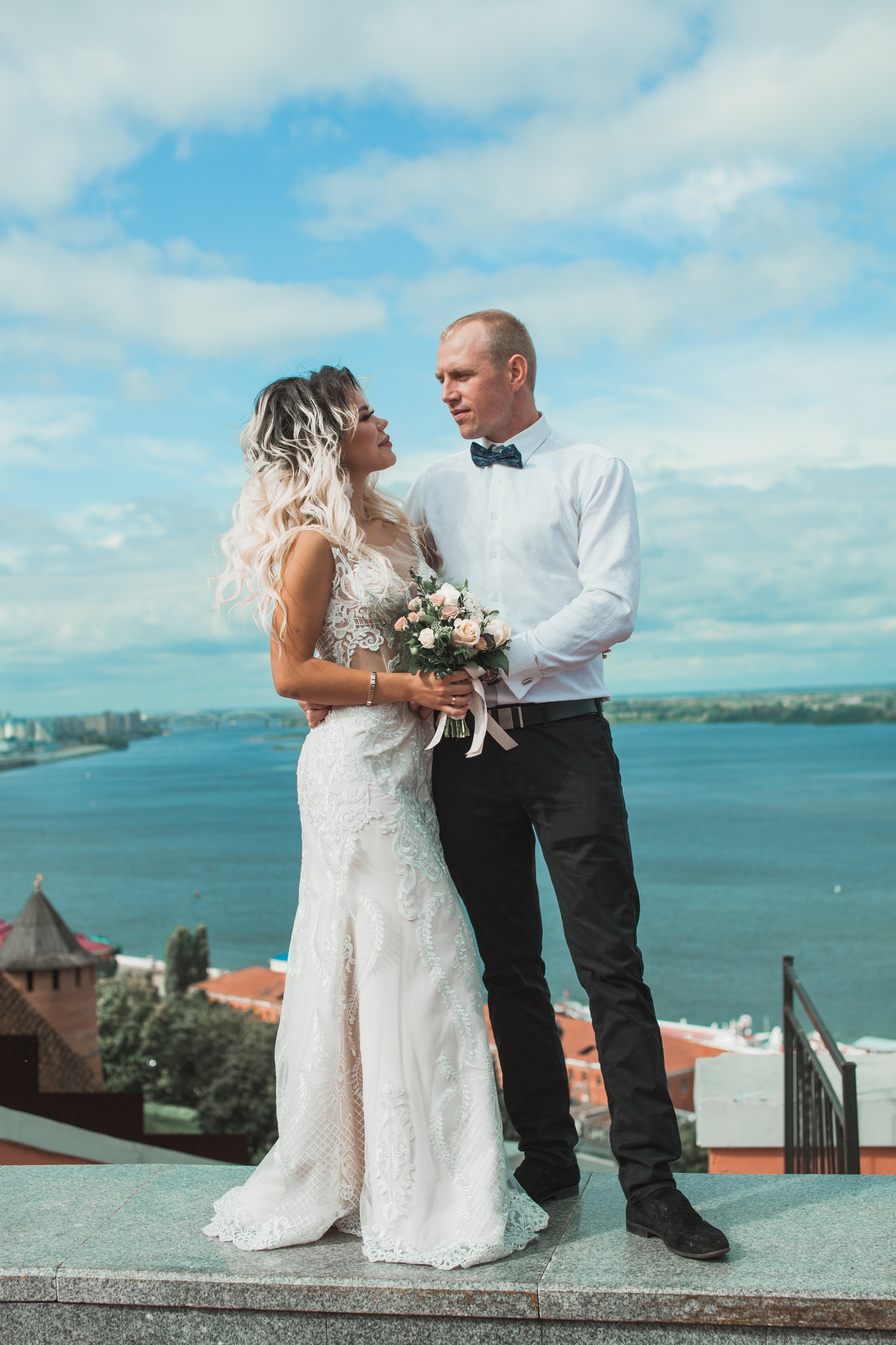 Свадебная фотосессия на улицах Нижнего Новгорода. Фотограф на крещение и венчание в Нижнем Новгороде.Свадебный Фотограф