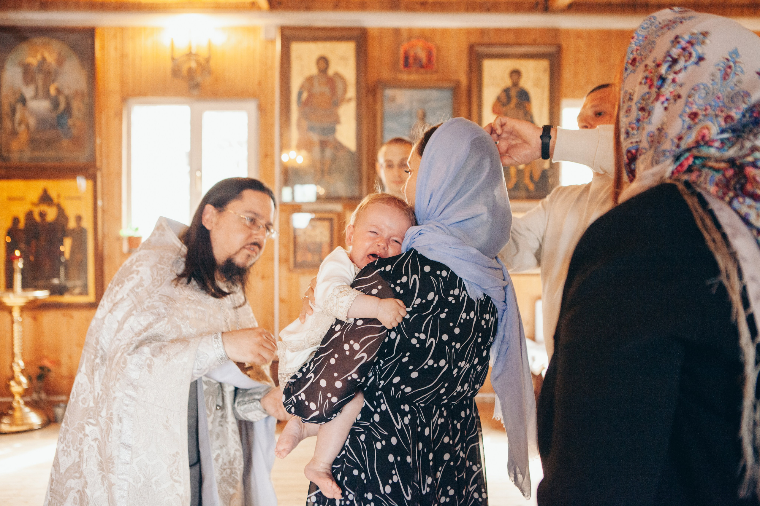 Крещение ребенка в церкви в москве. Фотограф Ольга Ефремова