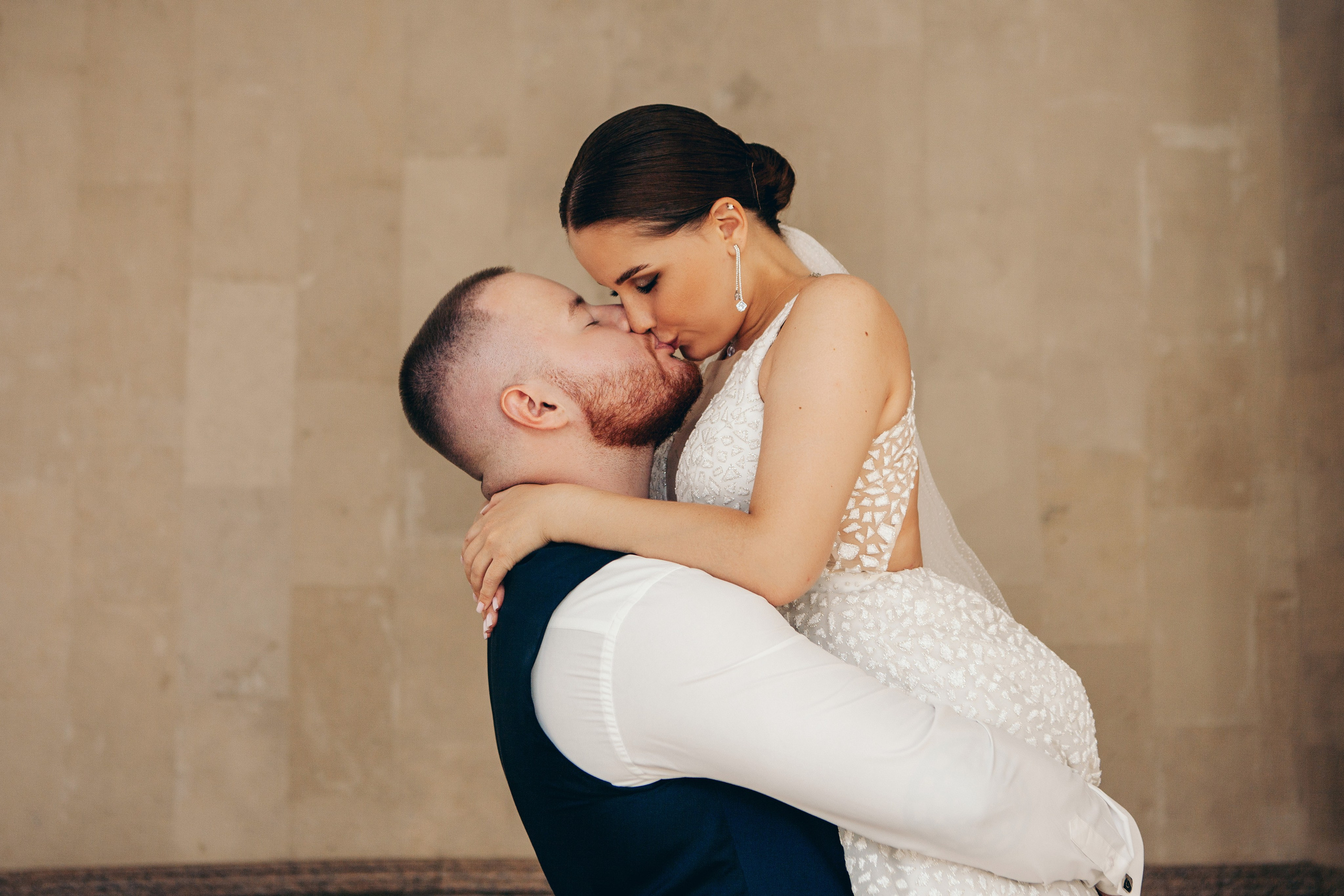 Свадебная фотосессия в отеле hartwell hotel и на патриарших прудах. Фотограф Ольга Ефремова