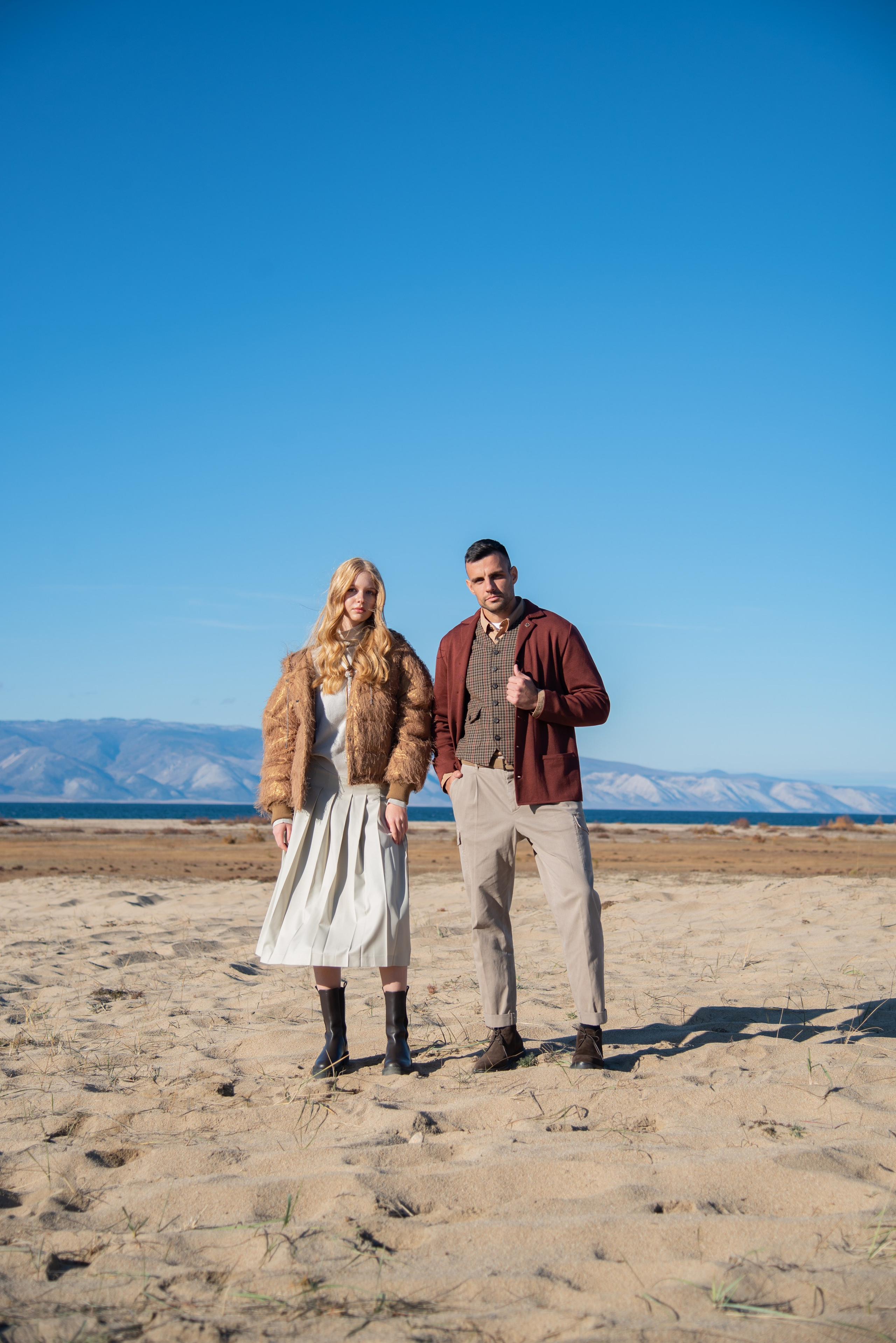 Съёмка одежды на Ольхоне. Занимаюсь профессиональной фотографией и живу рядом с Байкалом. Работаю в разных жанрах