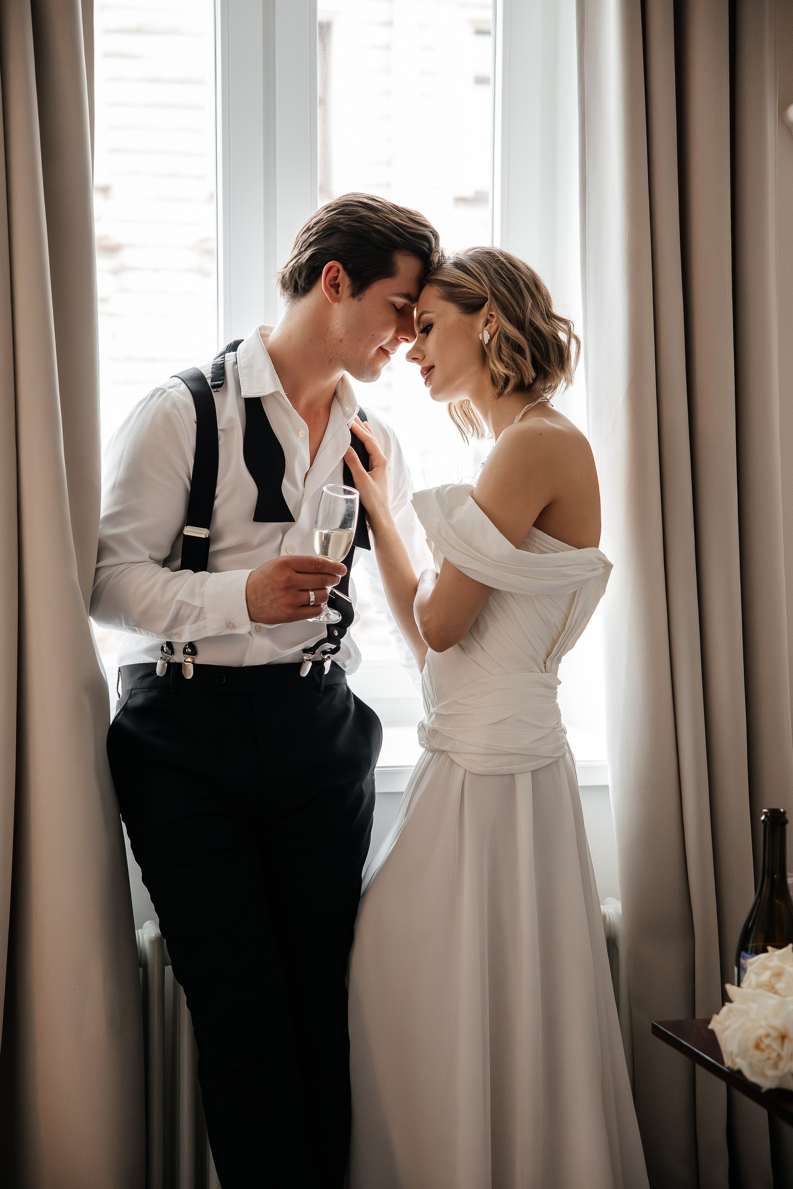 Утро жениха и невесты в отеле. Свадебный и семейный фотограф в Москве Красинская Мария