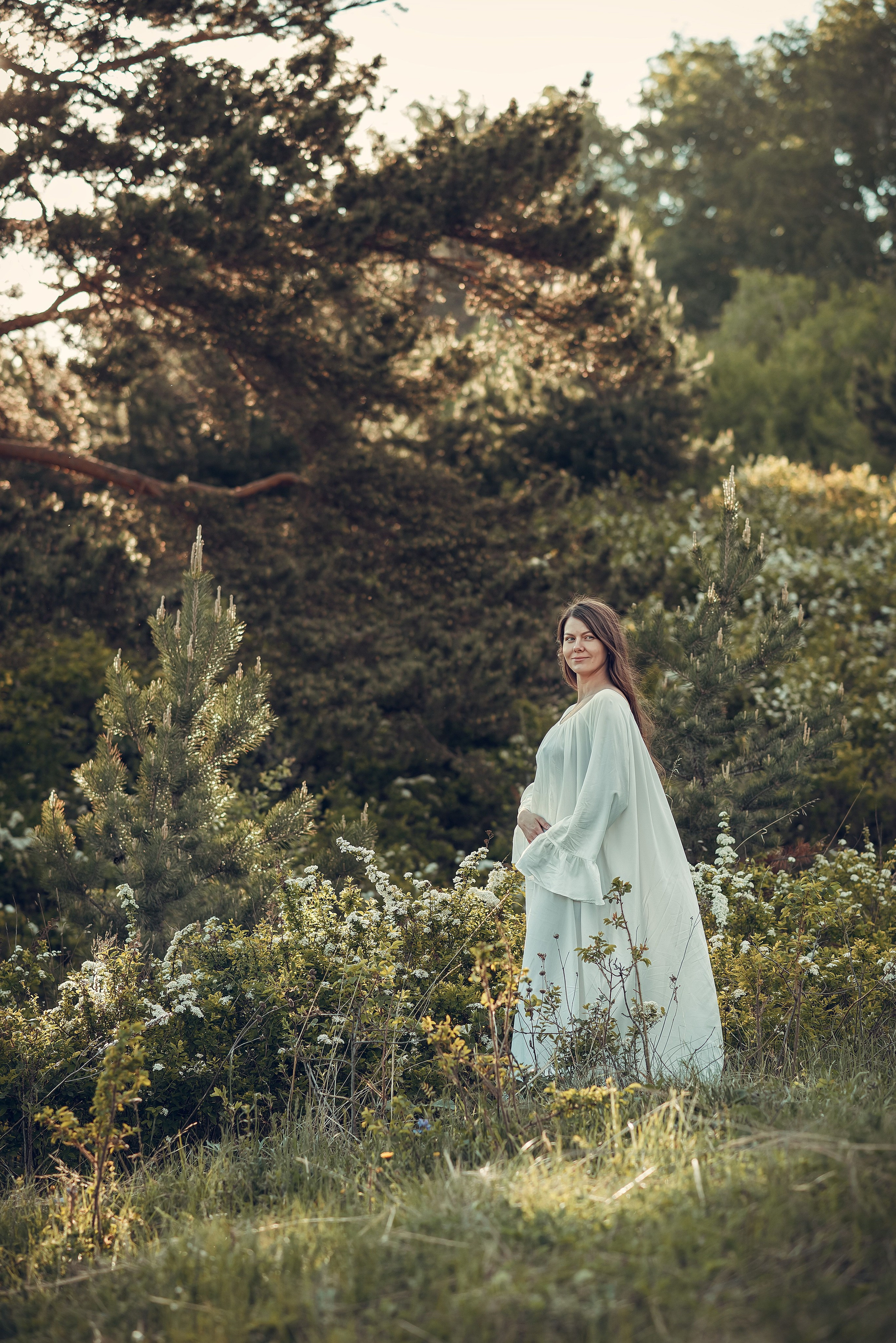 В цветущей спирее. Фотографы крещения/венчания  Красноярск Татьяна и Вячеслав Переваловы