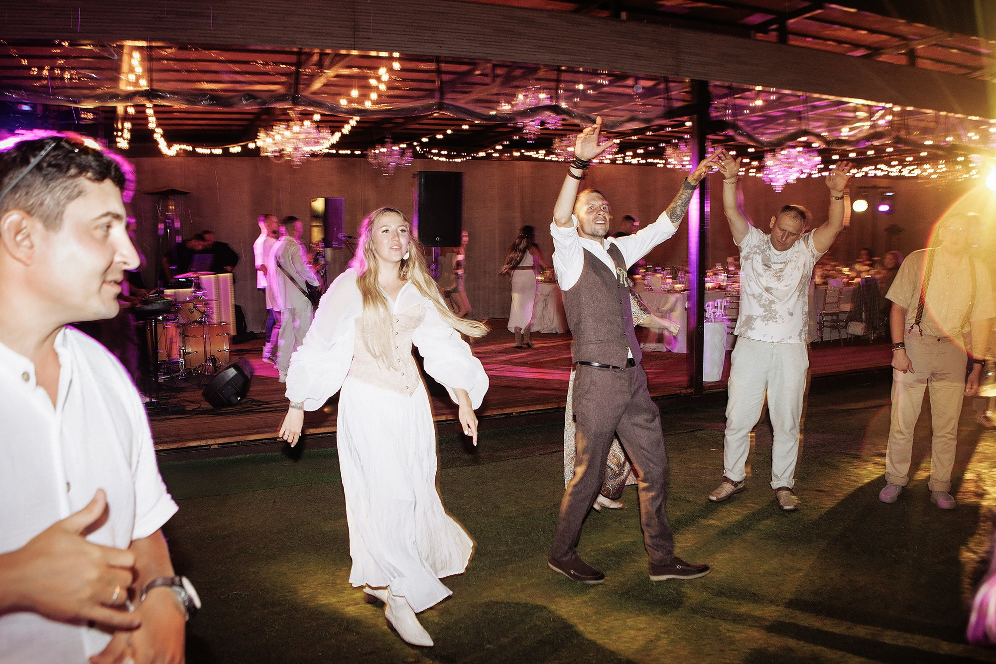 Костя и Даша 1.08.25. Свадебный фотограф Владивосток Алина Гевондова