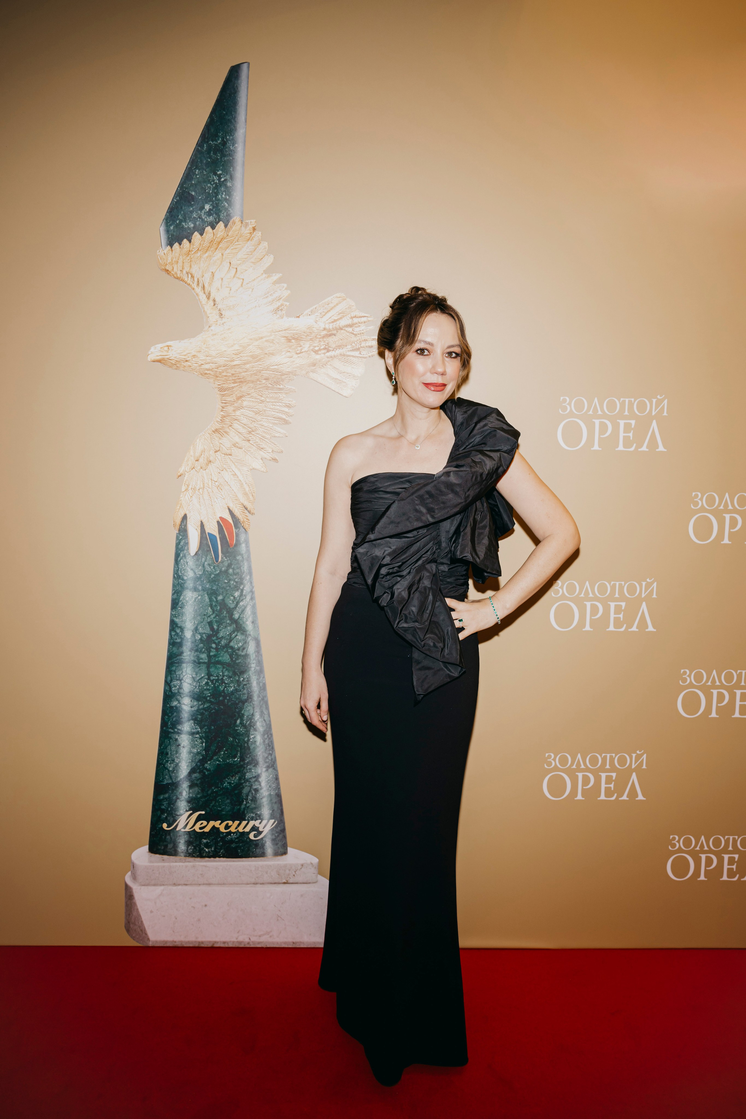 Виктория Богатырева на Кинопремии "Золотой Орел" 2025