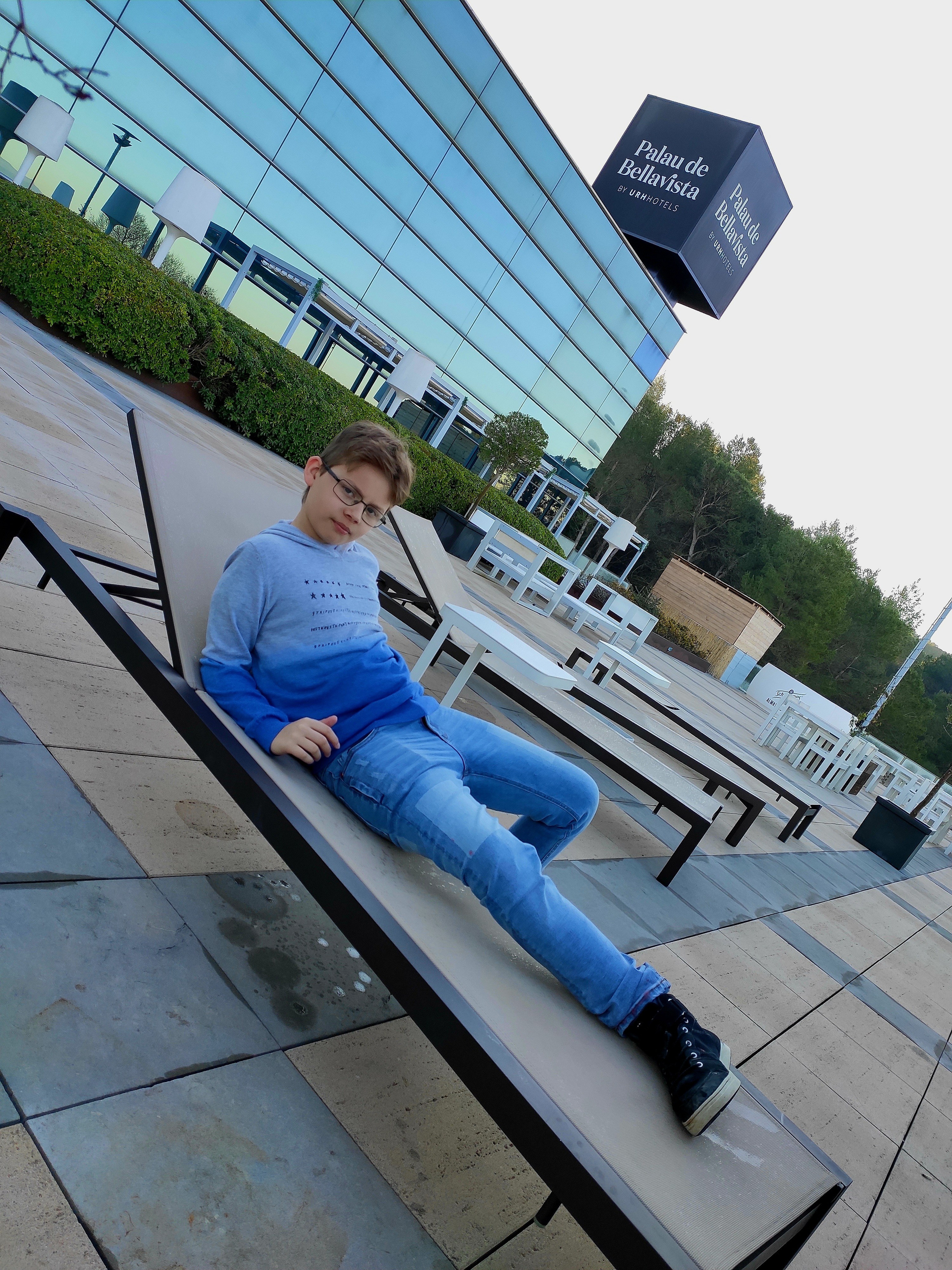 Прилечь на лежак - если только для фото.