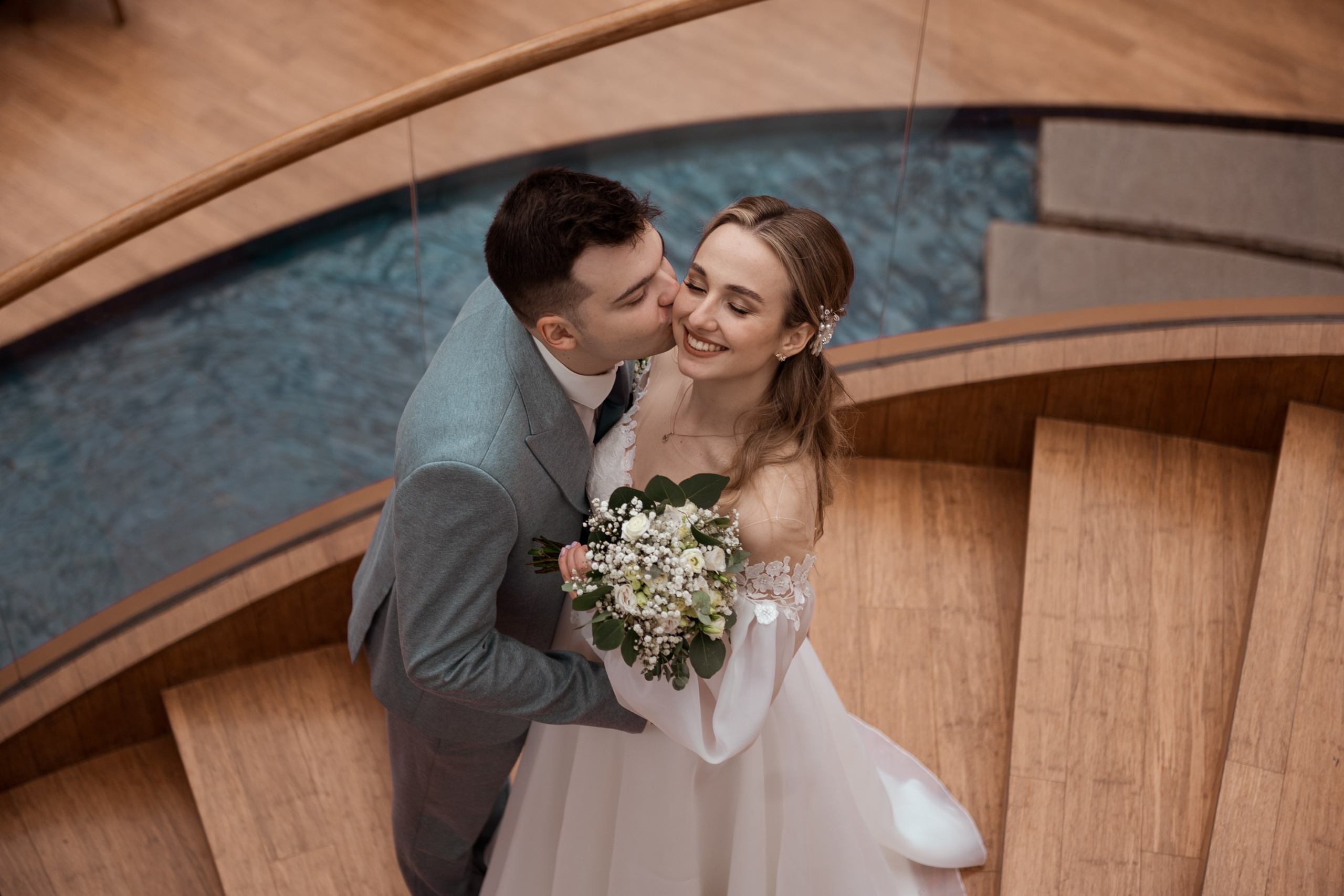 Весь день под дождем, вечером закат на озере. Свадебный и семейный фотограф София Невская