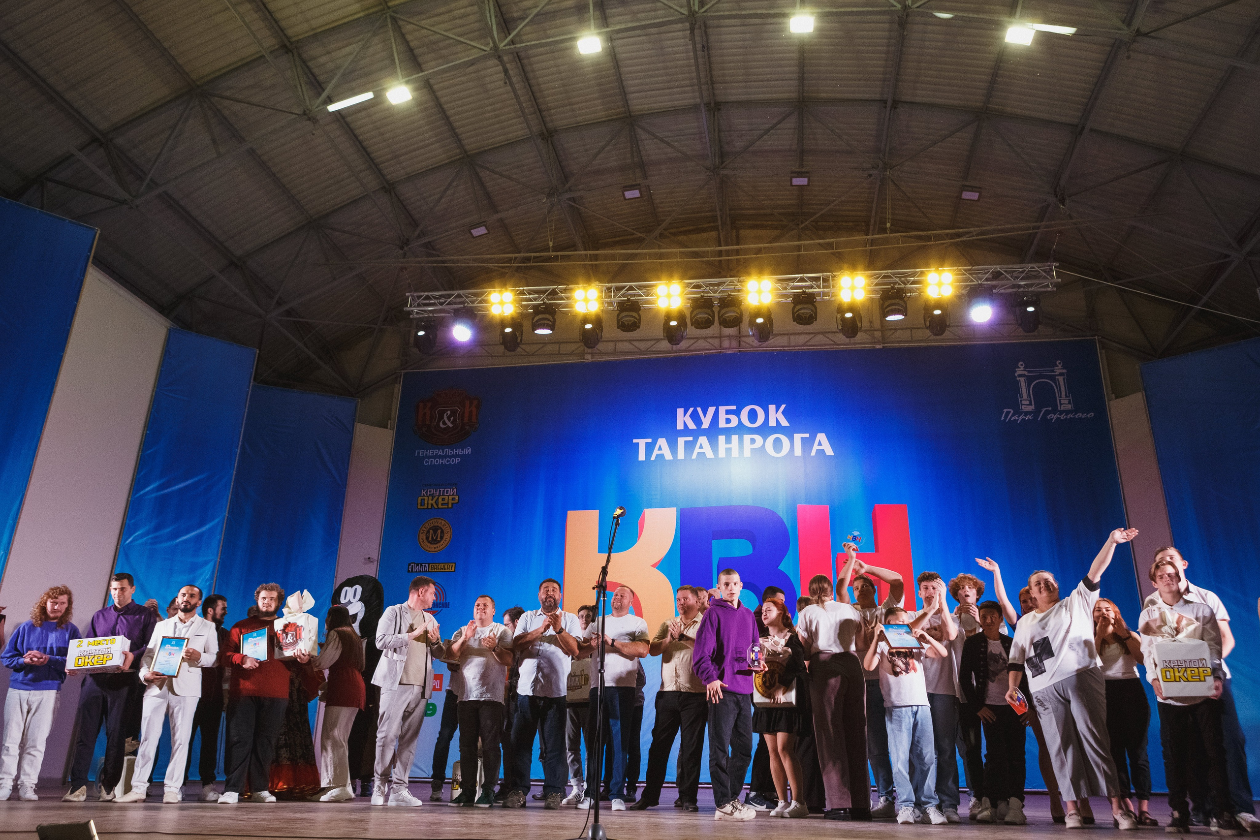 Шутки с уголка: Весёлый день с КВН в Парке Горького Таганрога. Свадебный и семейный фотограф в Таганроге Бакарюк Антон