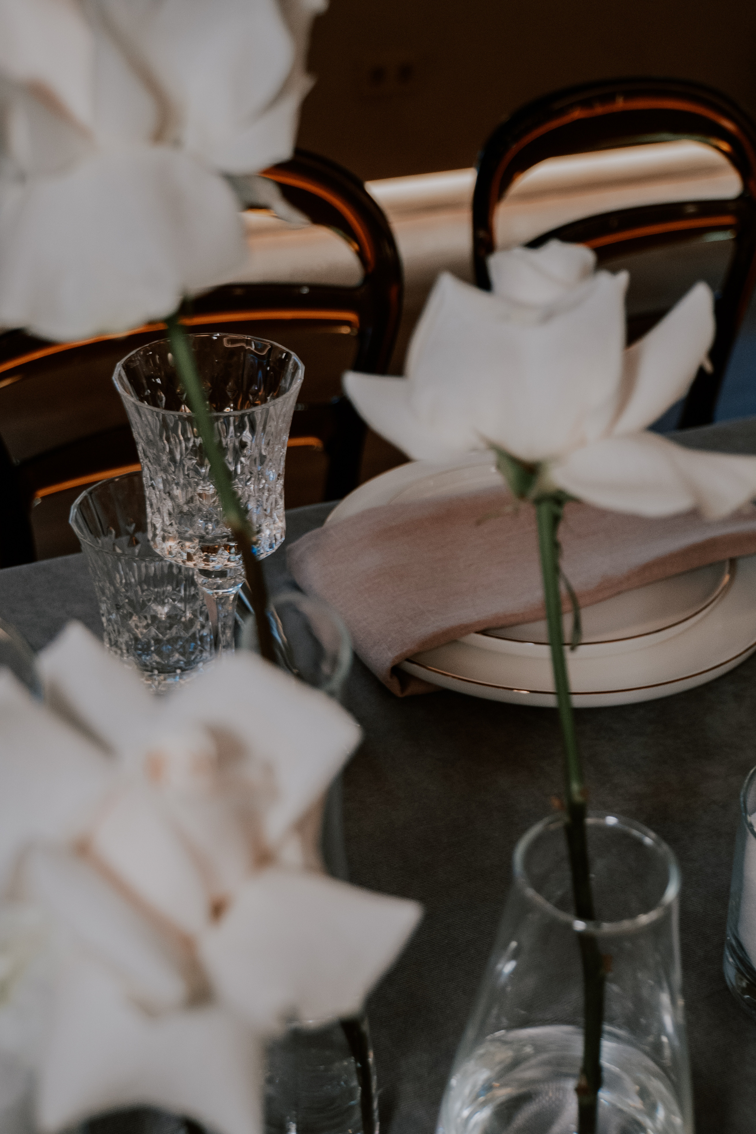 Красивый праздничный ужин в ресторане Сезоны в Парке. Love & Live photographer Злата Акимова