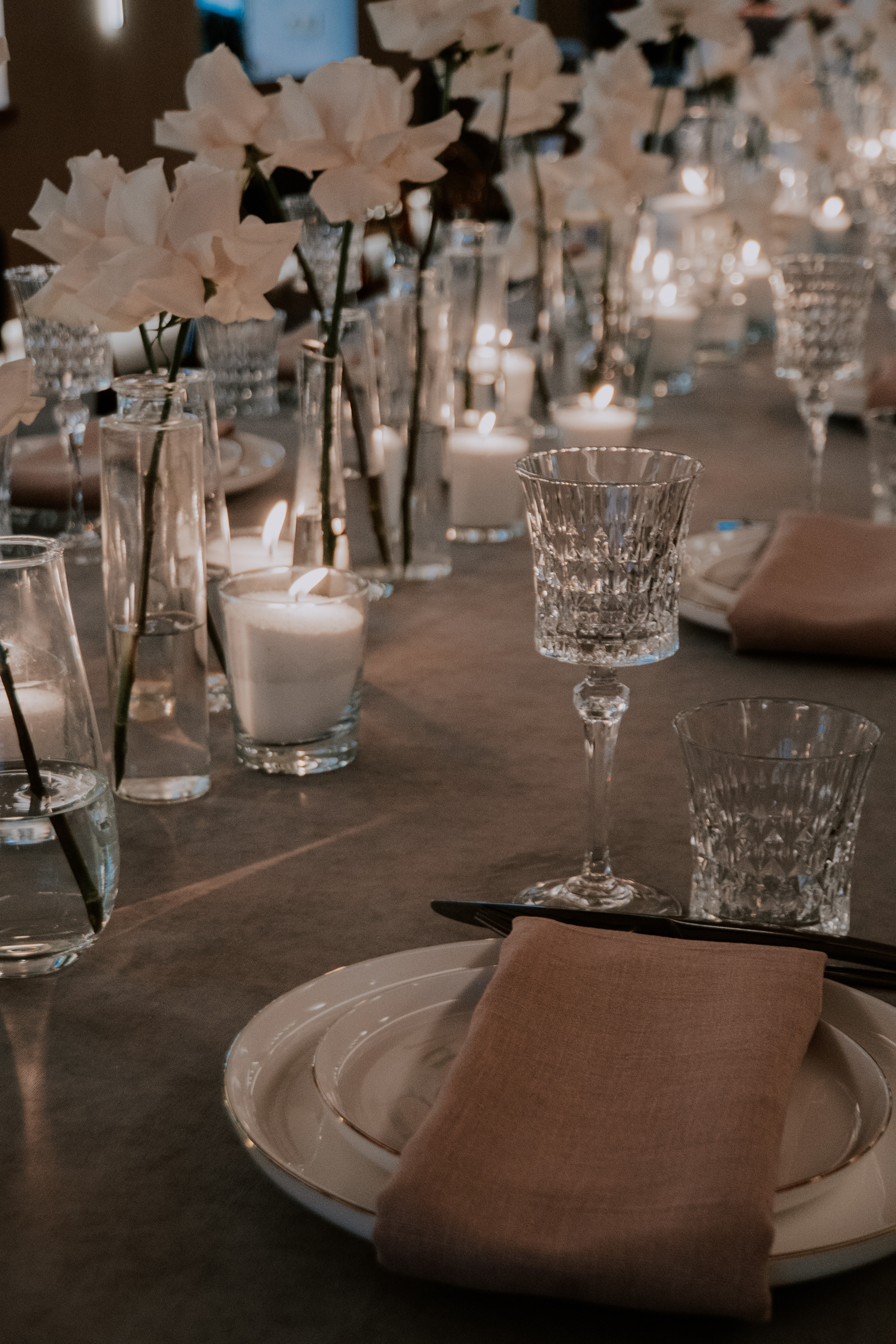 Красивый праздничный ужин в ресторане Сезоны в Парке. Love & Live photographer Злата Акимова