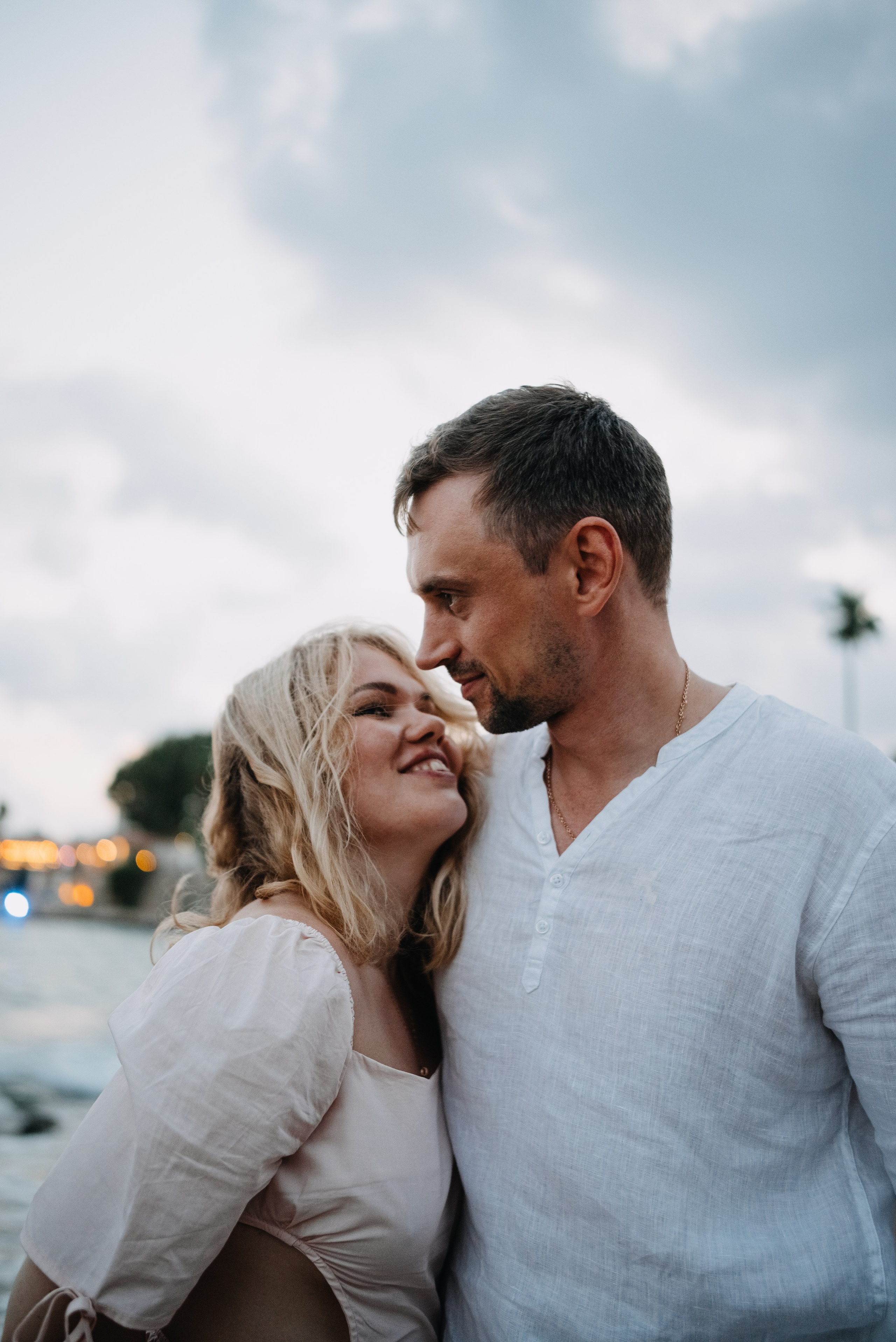 Съемка пары на море. Портретный и свадебный фотограф в Тбилиси • xeniqo