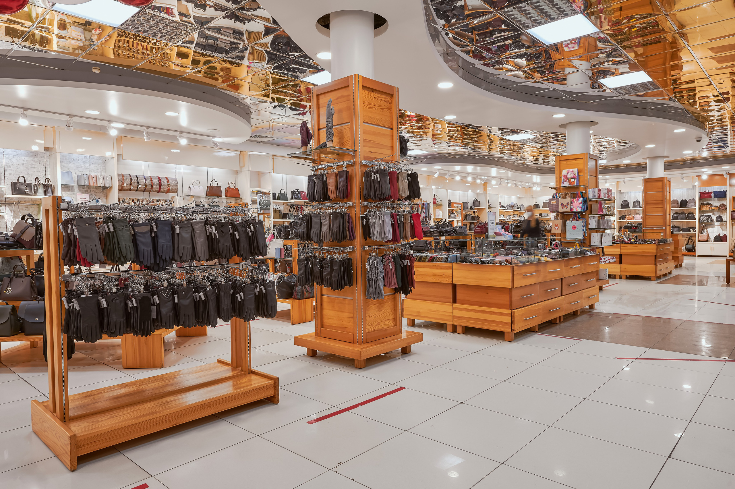 Портфолио по интерьерной и экстерьерной фотосъёмки: Мир Сумок — Правый берег. Фотограф Яковлев Роман — Красноярск