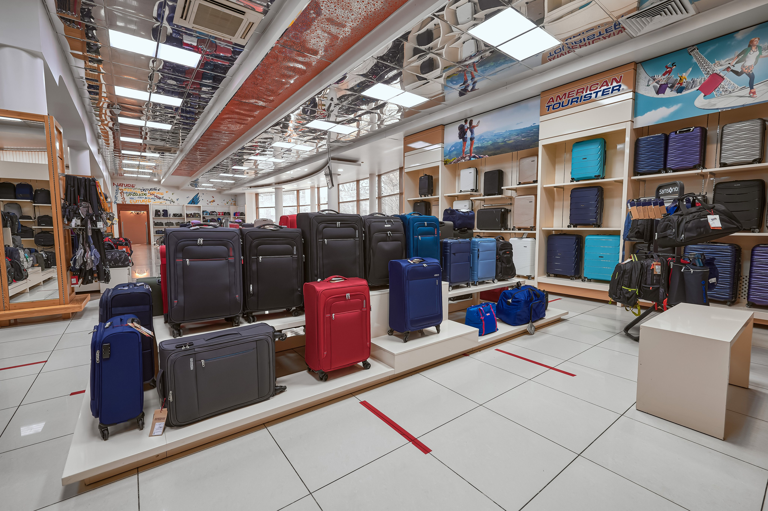 Портфолио по интерьерной и экстерьерной фотосъёмки: Мир Сумок — Правый берег. Фотограф Яковлев Роман — Красноярск