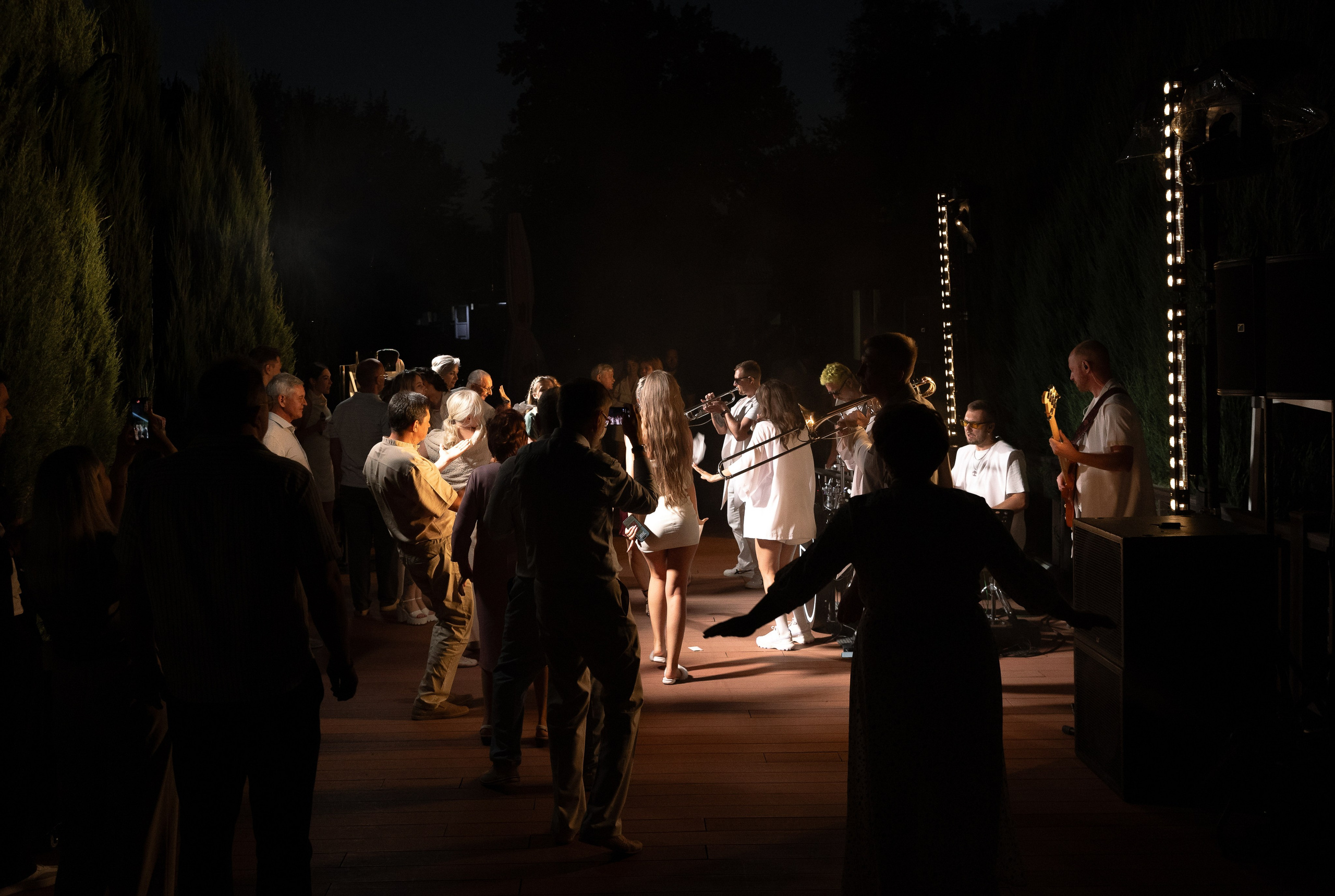 17|08|25. On Emotions агентство