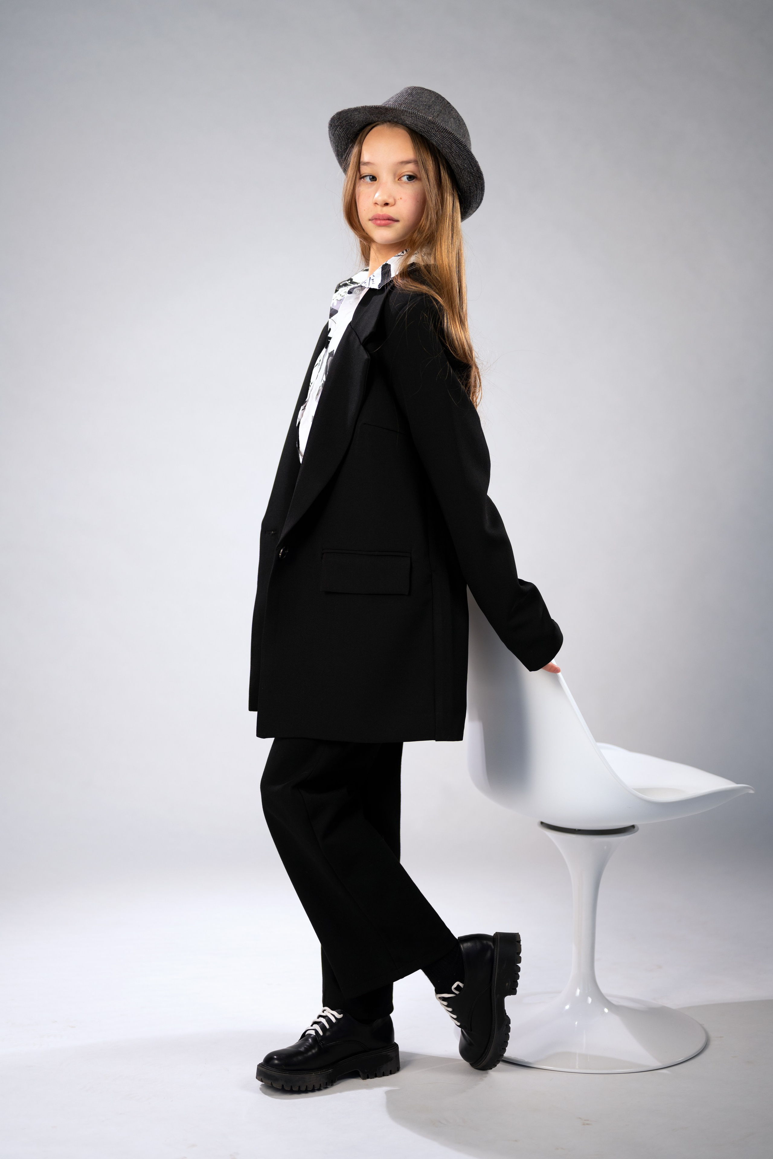 Студийная съёмка девочки в стиле Лондон