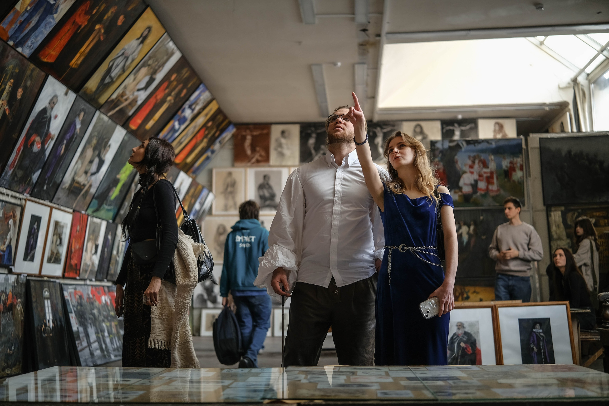 Репортаж частной экскурсии художника Михаила Соловьева в академии художеств Репина. Портретные и творческие съемки Санкт-Петребург