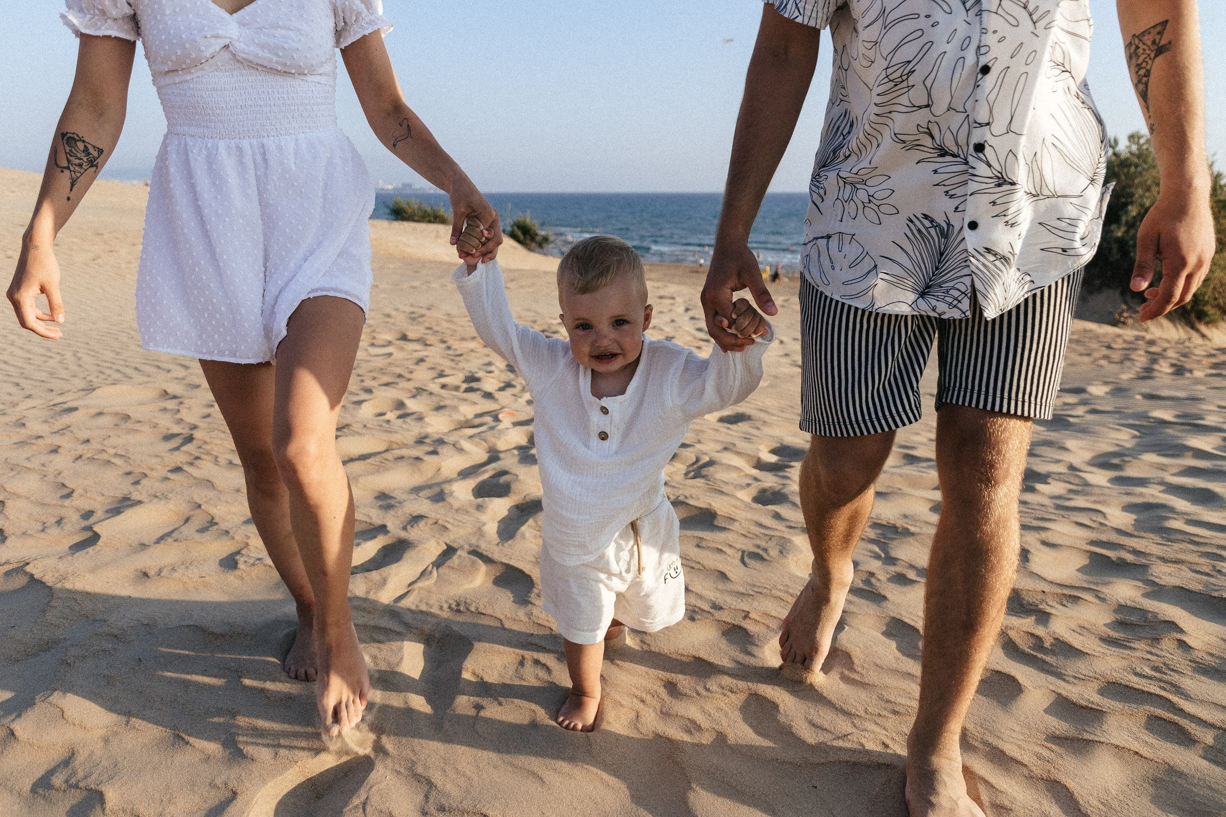 Семейная фотосессия с младенцем на море. Семейный, love story, свадебный фотограф Анапа