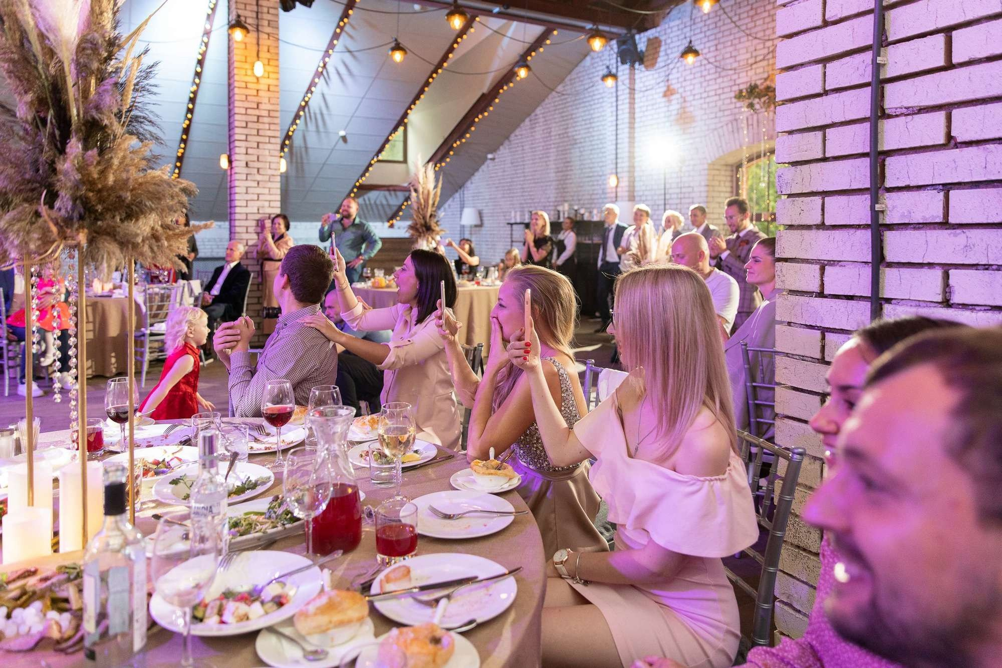 Гости на свадьбе