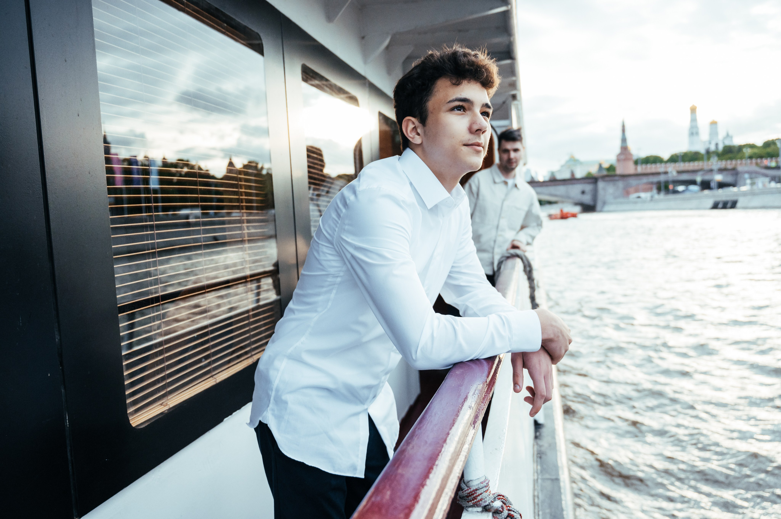 Последний звонок. Анастасия Петрович фотограф, фотокорреспондент в Москве и Санкт-Петербурге. Фотосъёмка репортажа, мероприятия, корпоративная съёмка, контент