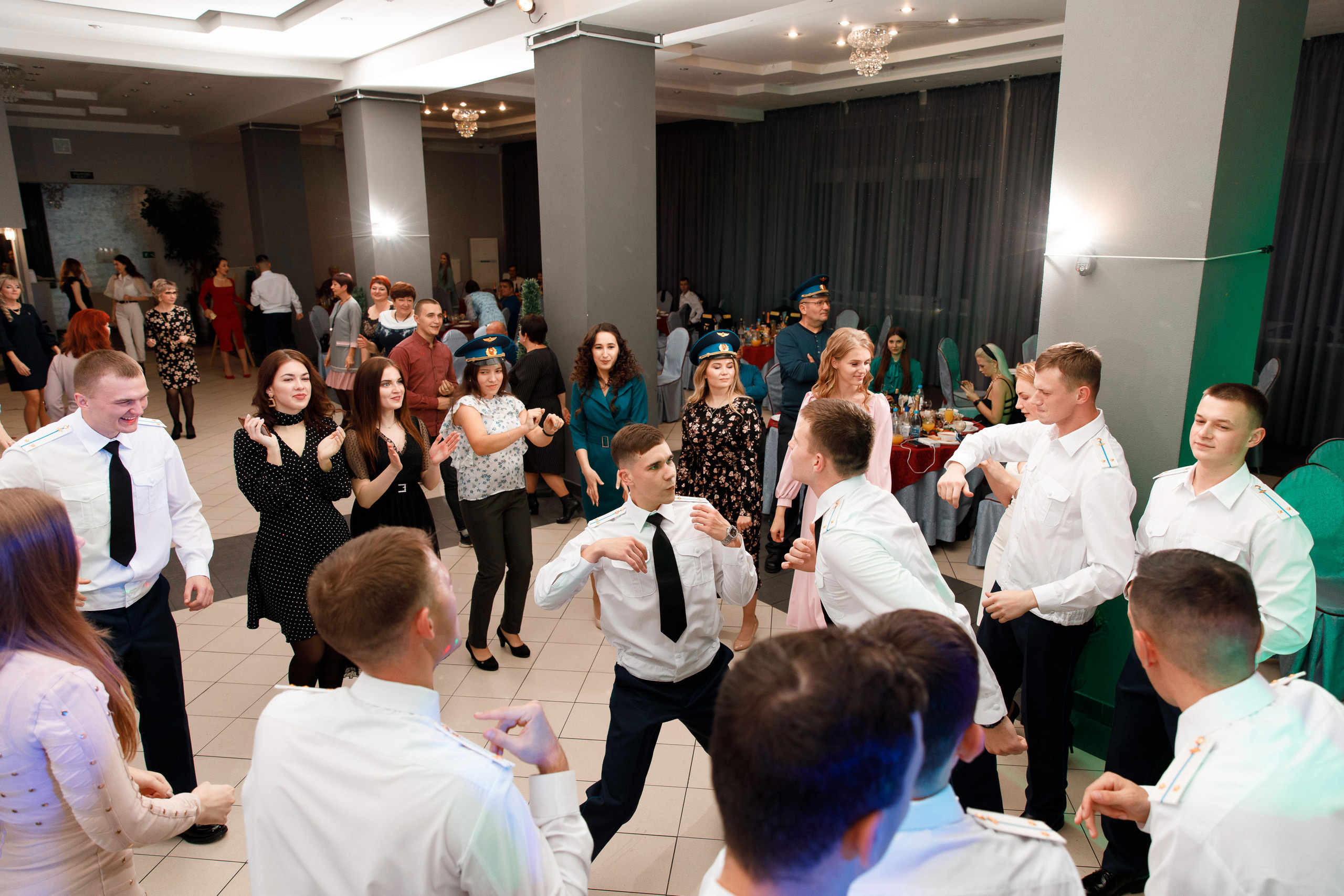 Банкет. Свадебный, семейный и школьный фотограф в Сызрани Максим Баталов