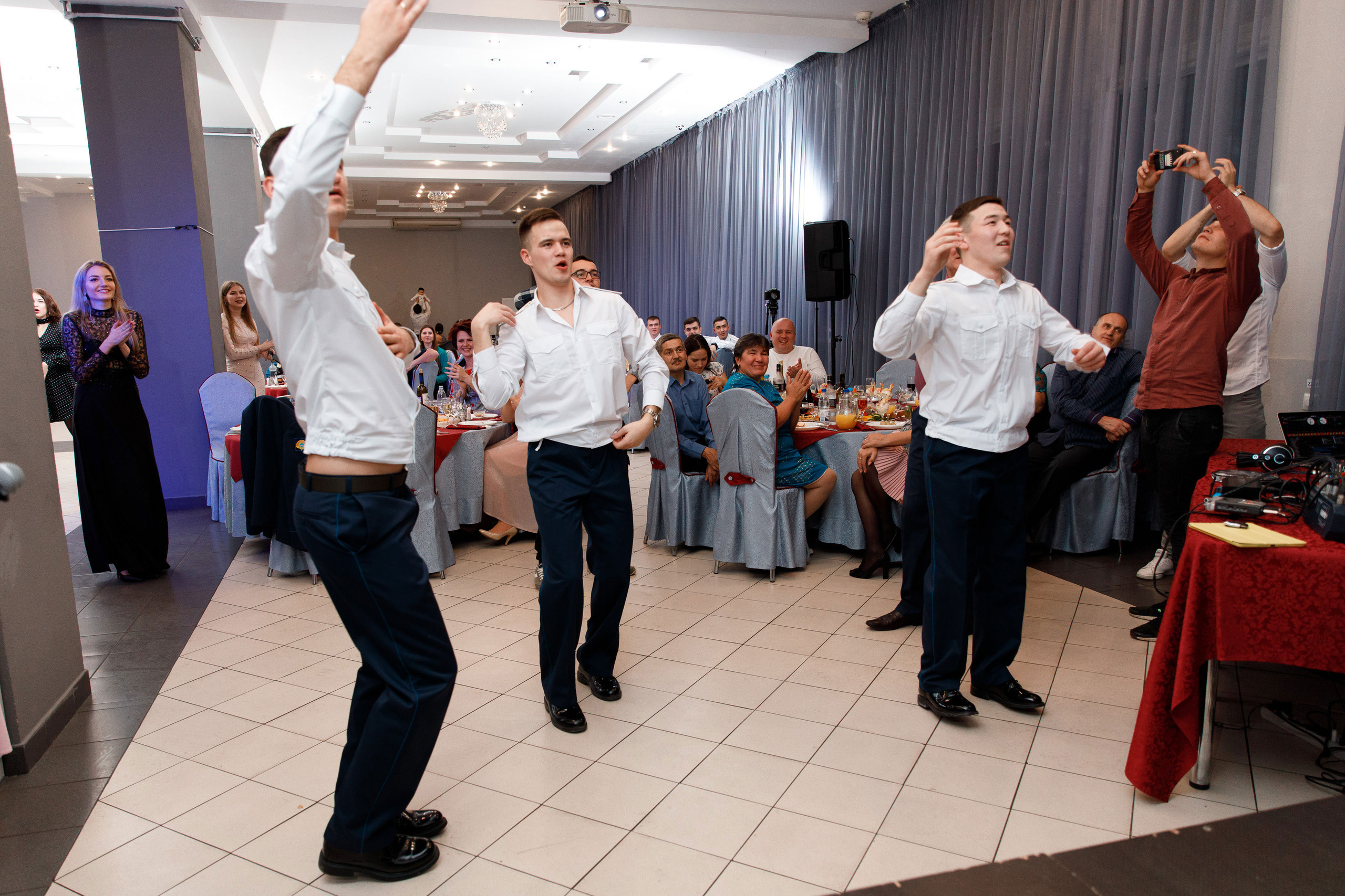 Банкет. Свадебный, семейный и школьный фотограф в Сызрани Максим Баталов