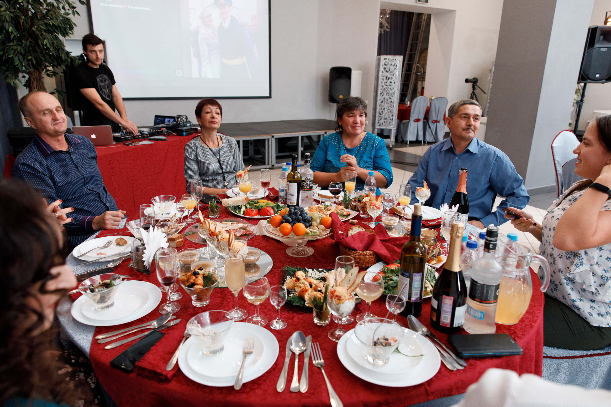 Банкет. Свадебный, семейный и школьный фотограф в Сызрани Максим Баталов