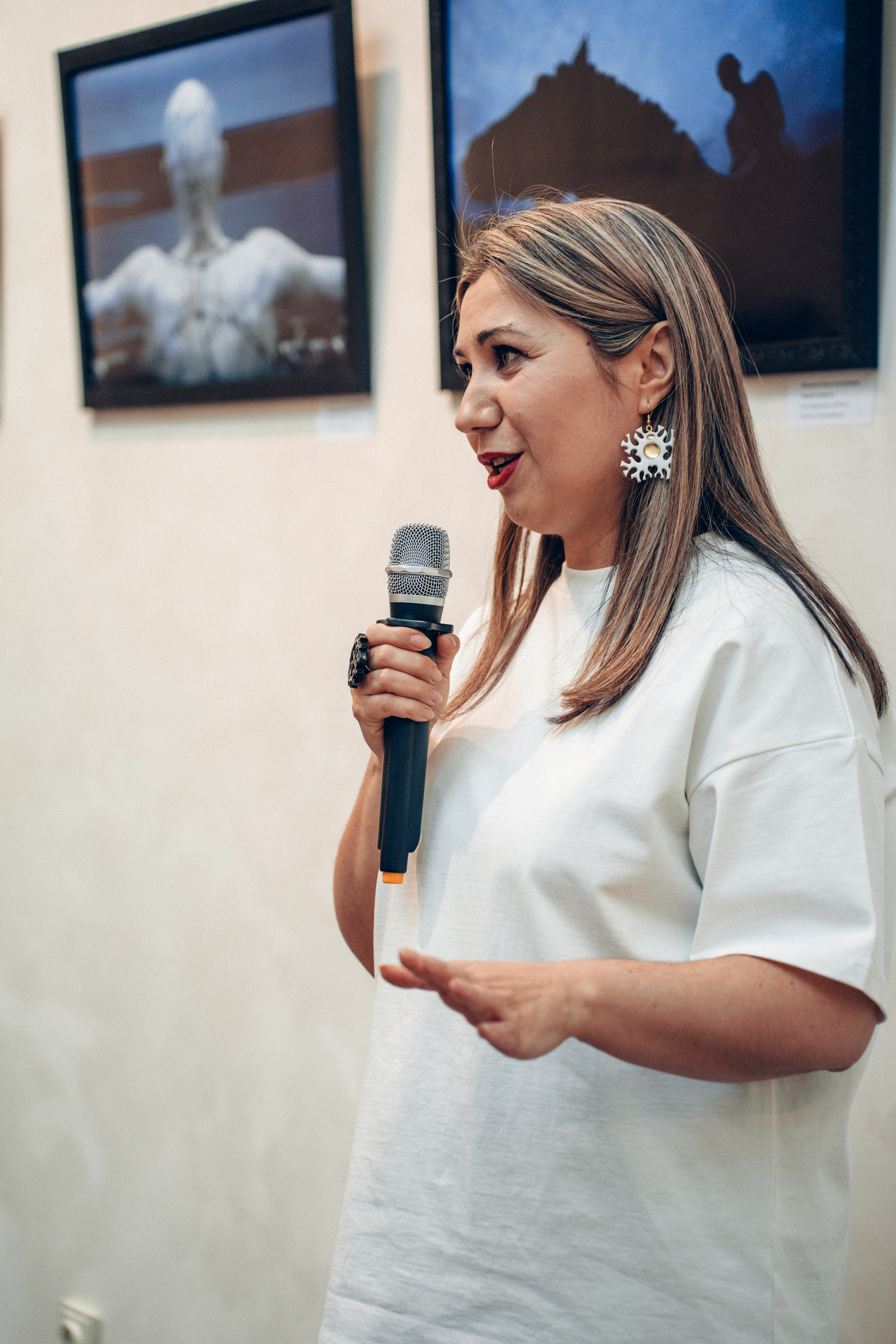 Открытие выставочного проекта «Я + Искусство = ЮГРА». Лайфстайл фотограф в Ханты-Мансийске Мария Шишкина