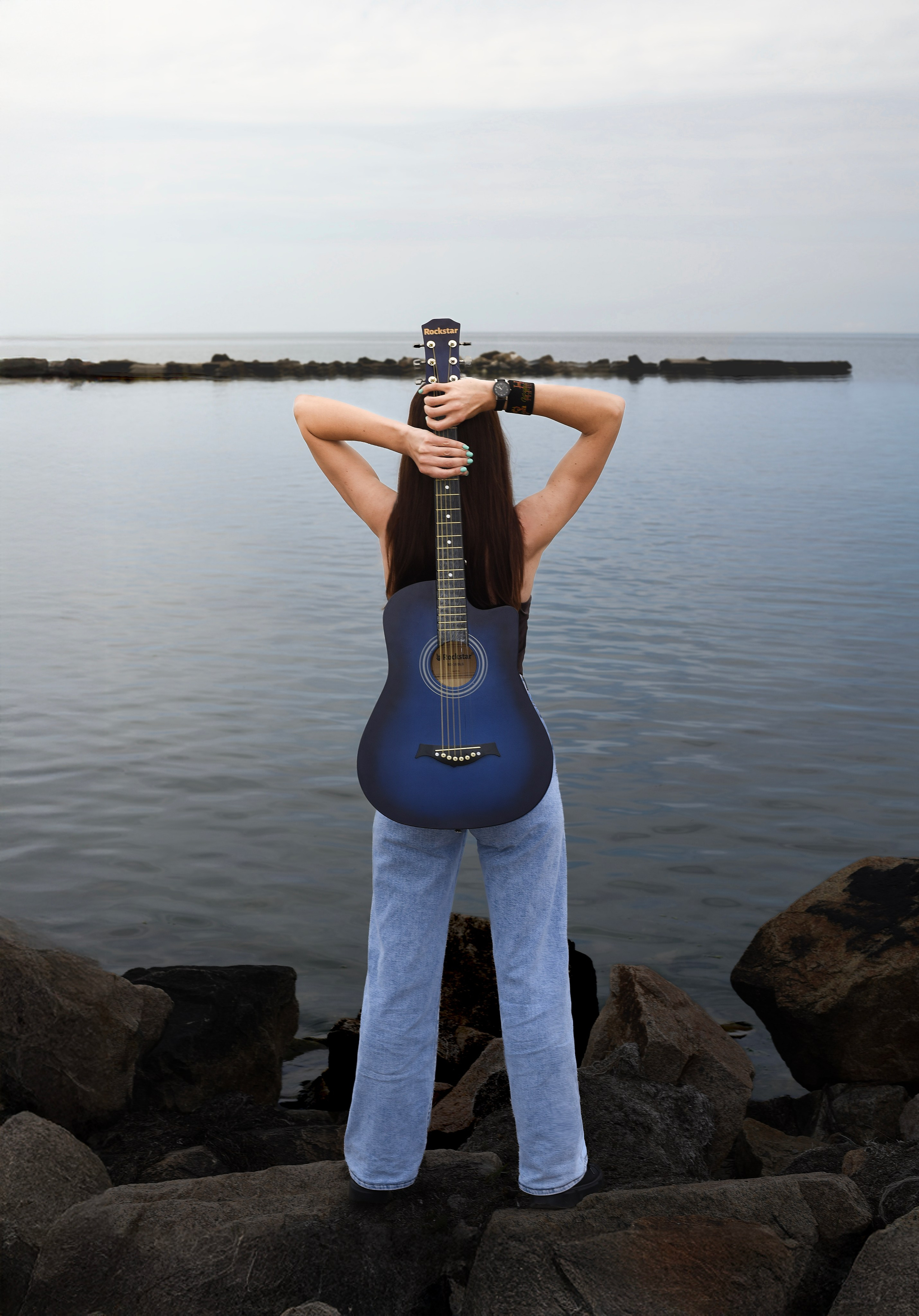 Девушка с гитарой. Главная