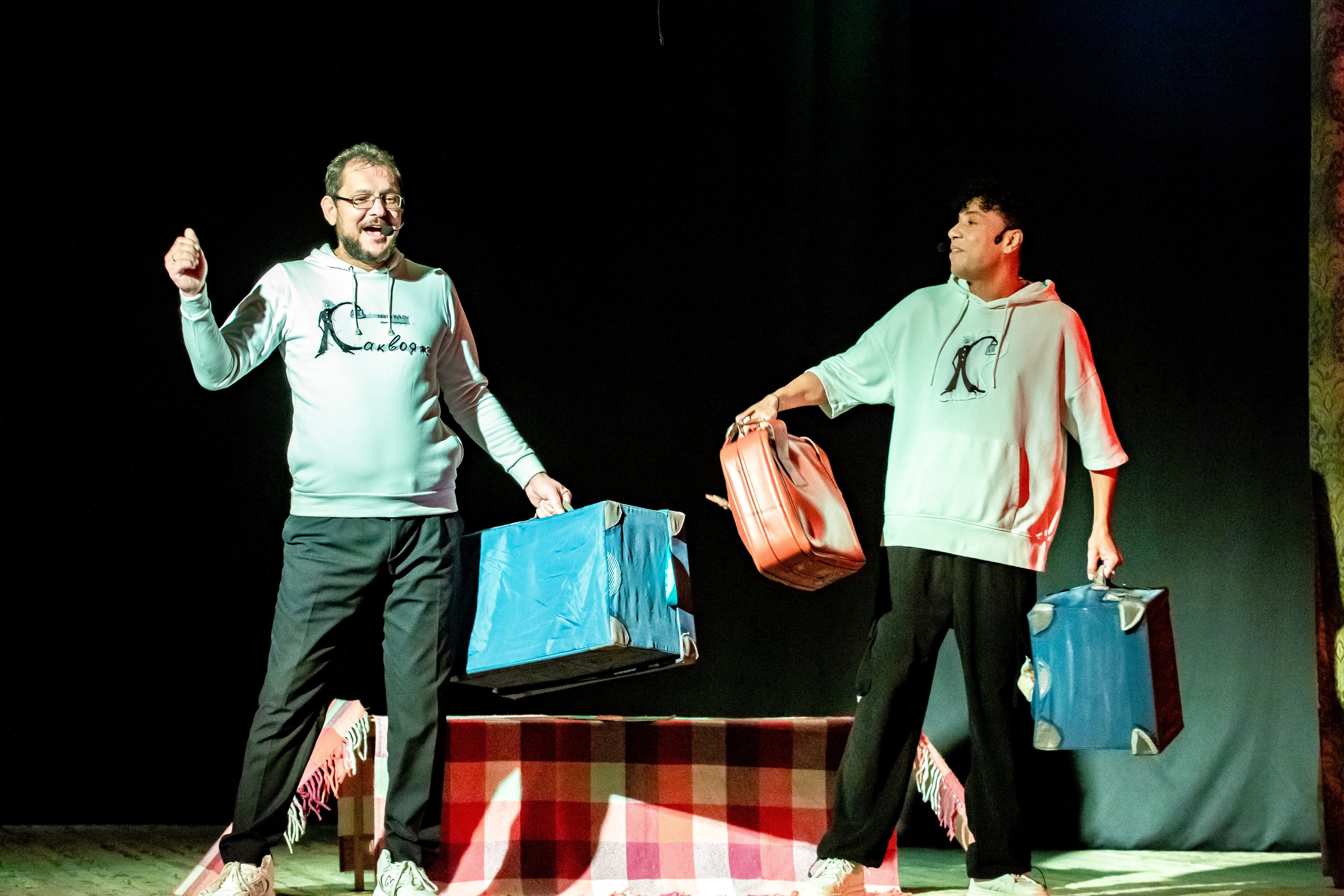 Спектакль театра Саквояж О Красной шапочке. Фотограф в Сочи Юрий Шептаев