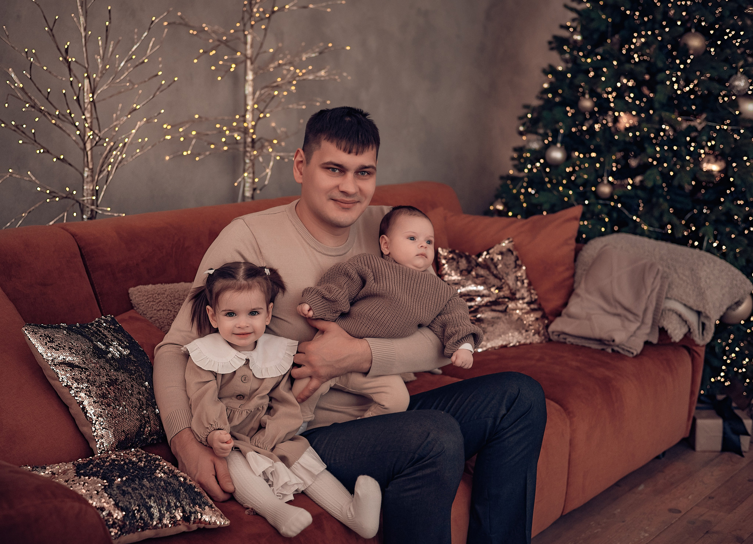 Виктория, Александр, Ванюша и Ариша. Фотографы крещения/венчания  Красноярск Татьяна и Вячеслав Переваловы