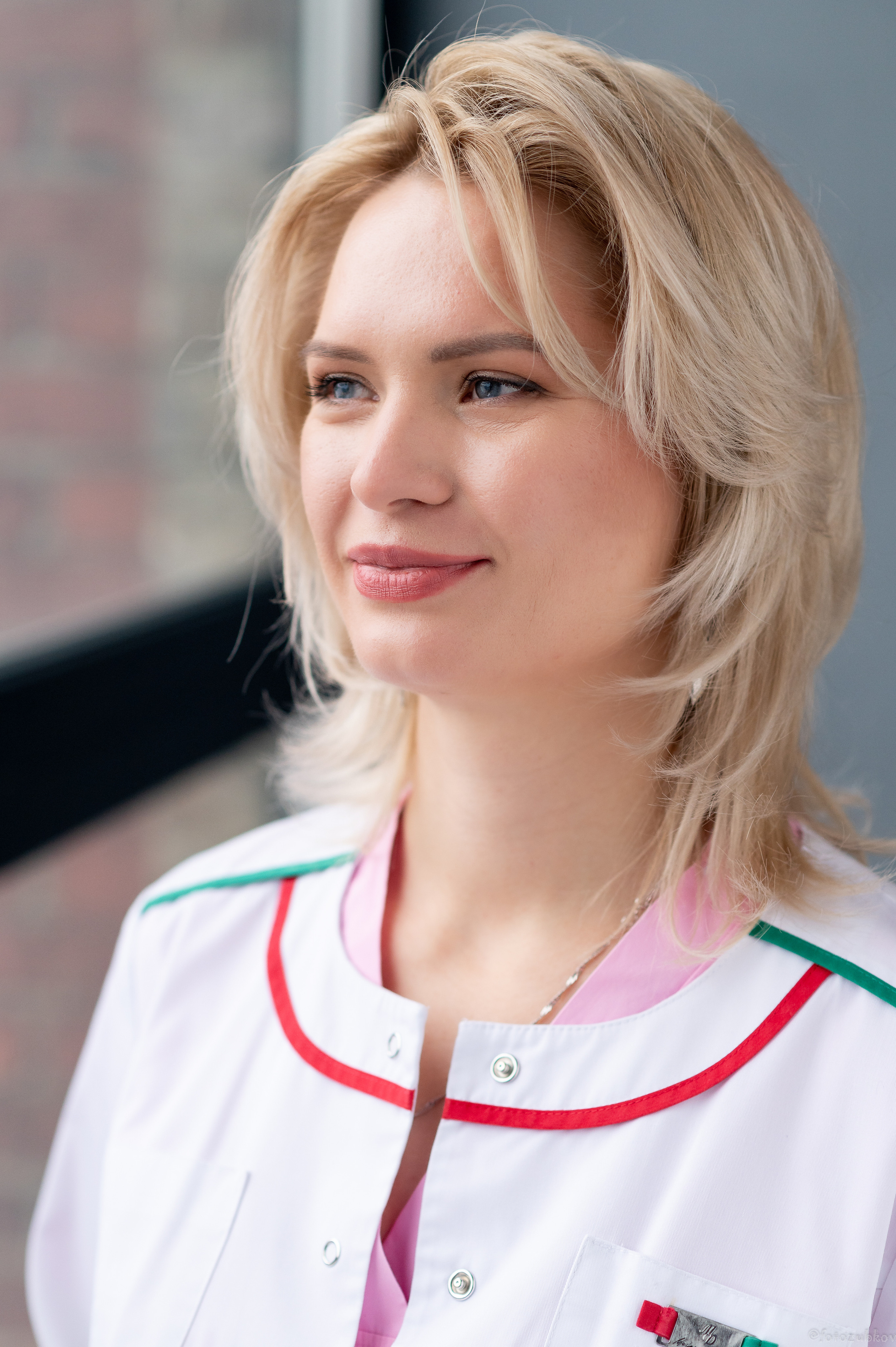 Красивая девушка врач