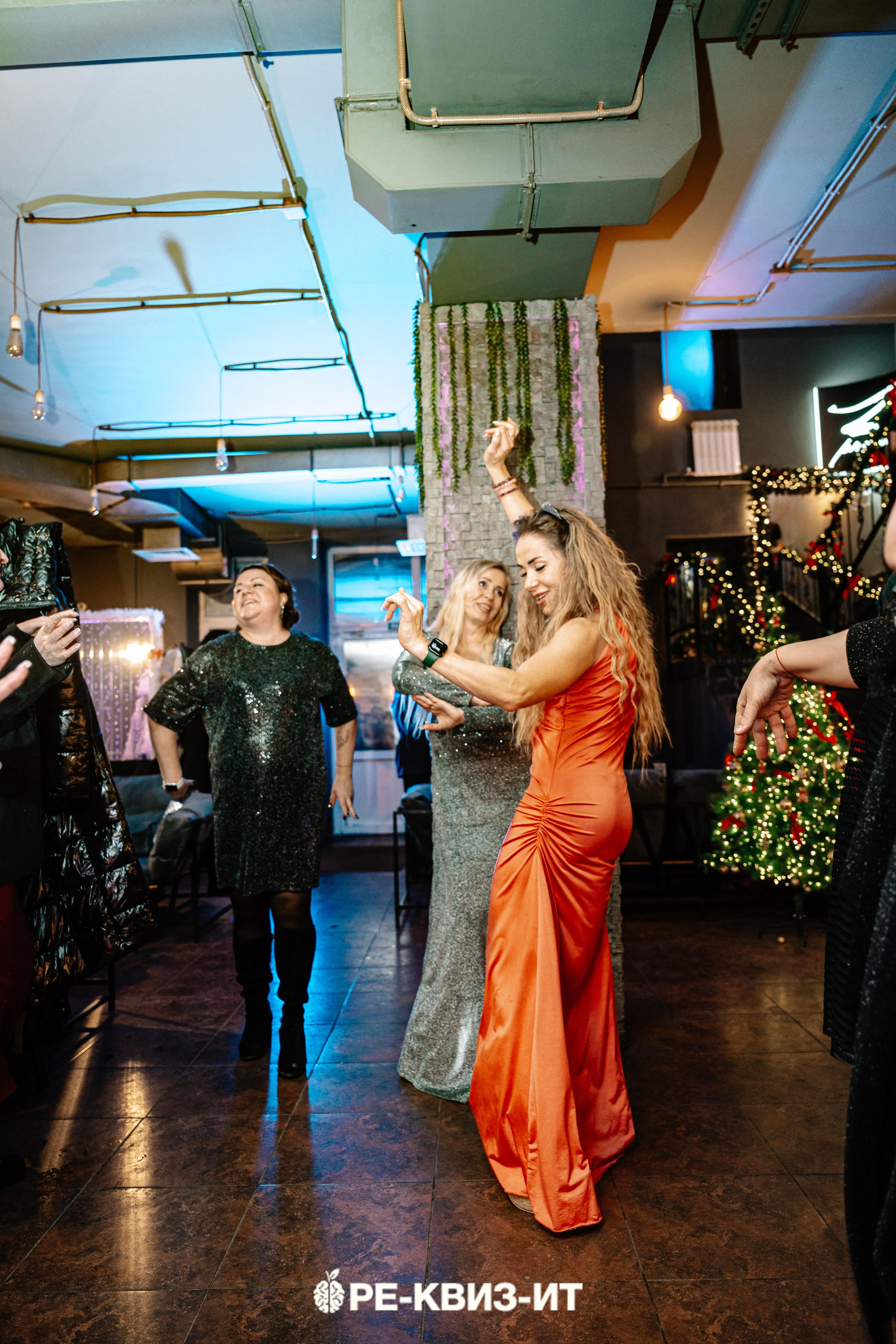 Реквизит — квиз в Зеленодольске и Волжске ZR cafe. Свадебный фотограф в Казани, и Зеленодольске Радик Мухаметов