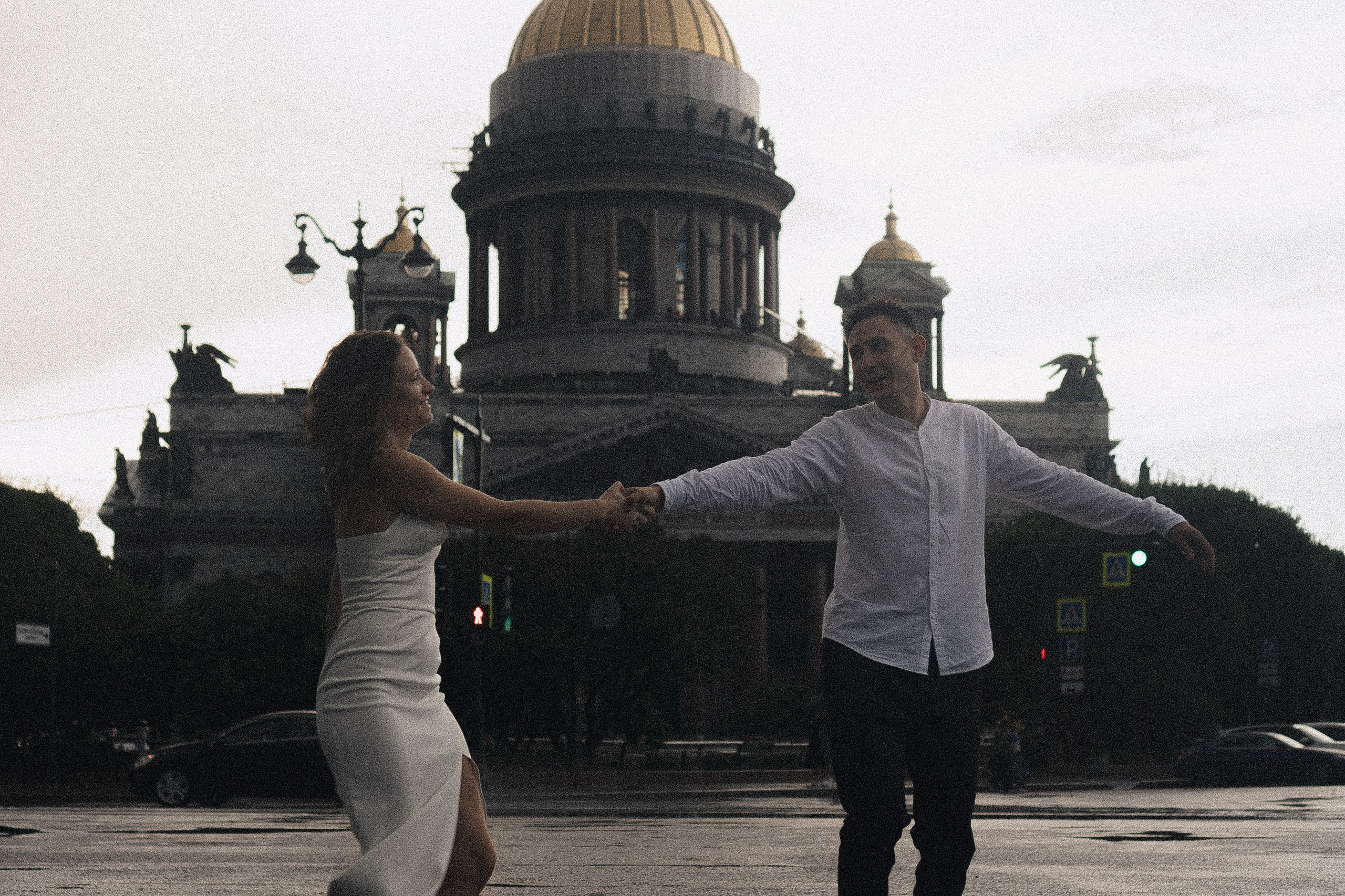 СВАДЕБНАЯ ФОТОСЕСИСИЯ В МЕТРО И ВОЗЛЕ ИСАКИЕВСКОГО СОБОРА В ДОЖДЬ. Профессиональный фотограф, Санкт-Петербург — Виктория Богомолова