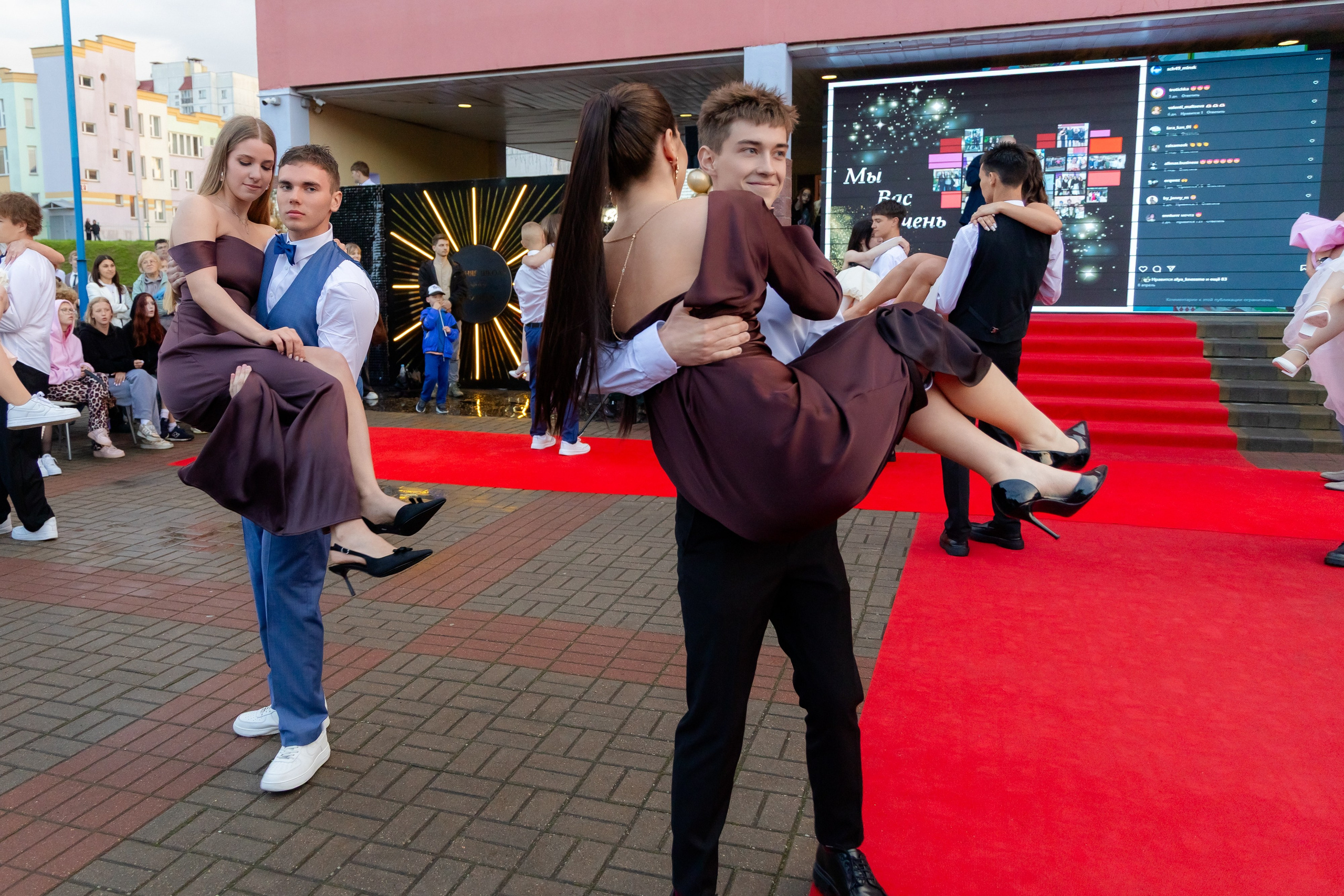 Школьный выпускной 2025 год в Минске, Беларуси. Свадебный фотограф в Минске/Беларуси Сергей Спиридонов