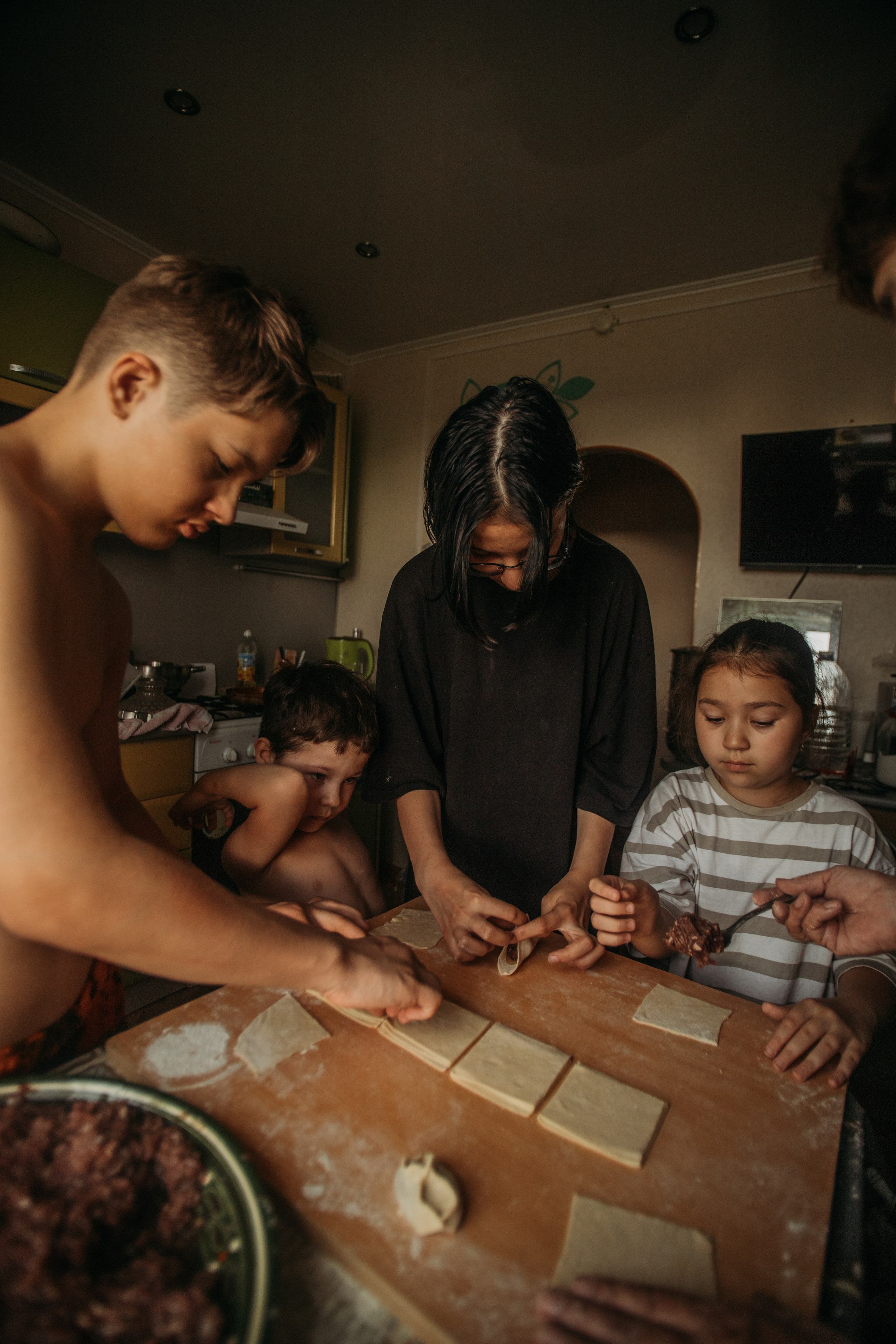 Домашняя фотосессия моей семьи. Венера Гайн. Репортажный фотограф  Тюмень. Обучение фотографии с 0
