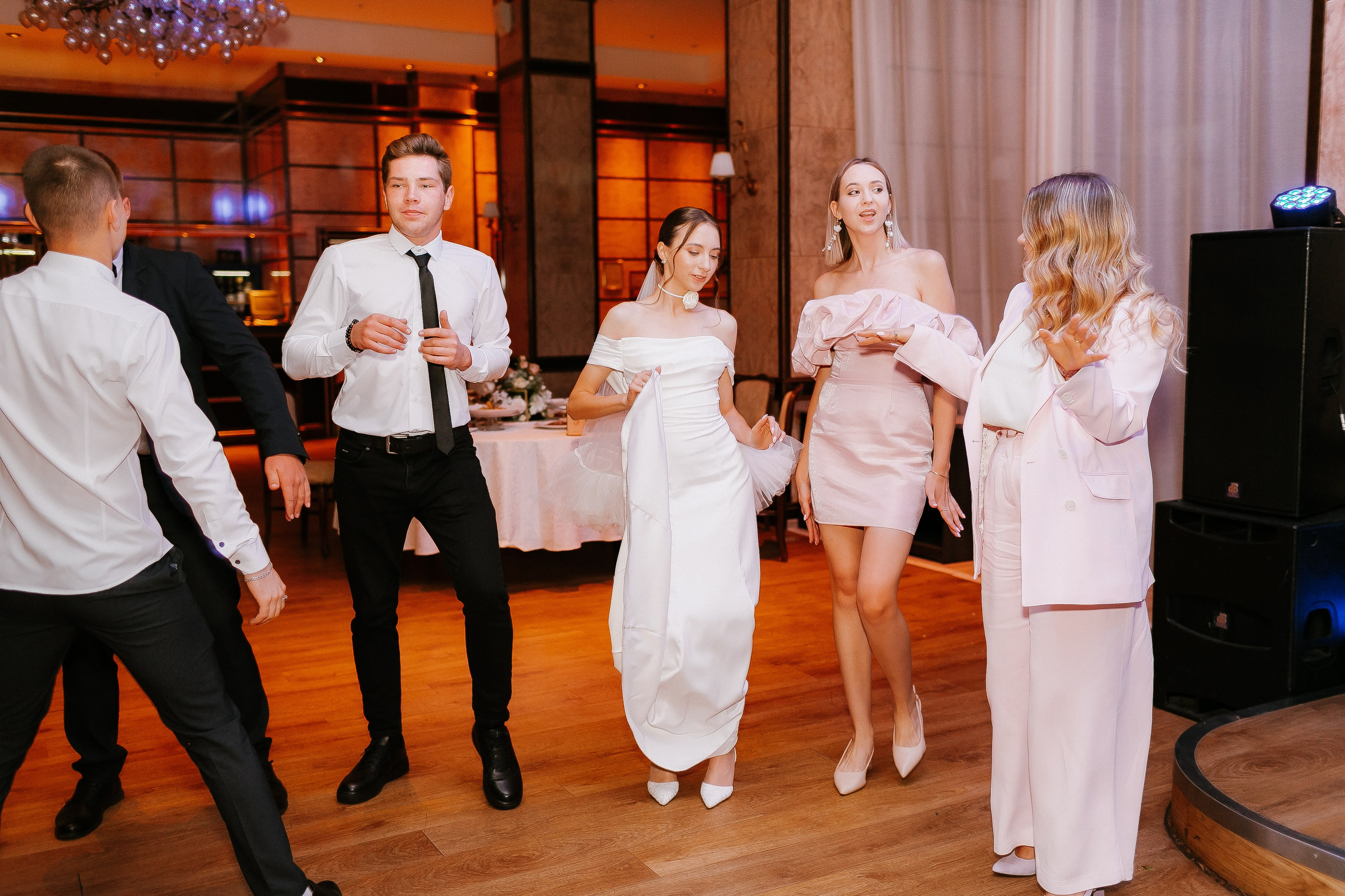 Свадебная осенняя фотосессия Ивана и Лидии в городе. Свадебный и репортажный фотограф в Ярославле и Санкт-Петербурге Роман Микрюков