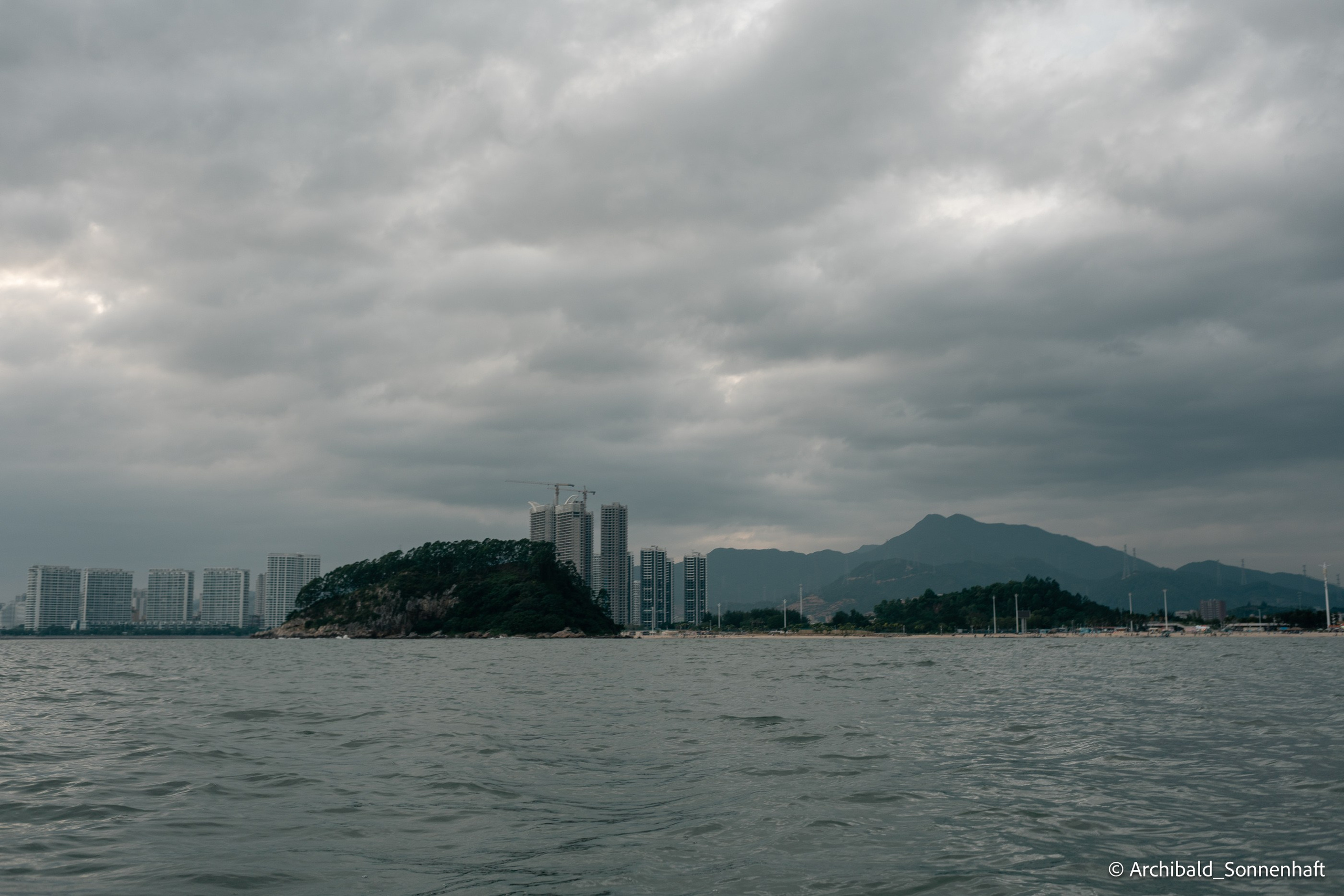 Kayaking in Huizhou, China. Photographer in Guangzhou, China. Archibald Sonnenhaft