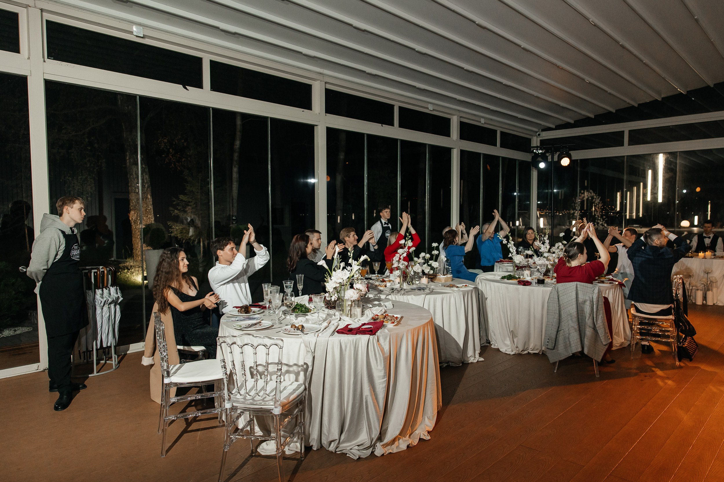 Свадебный банкет на площадке THE SUN LAKE VERANDA EVENT на озере Сенеж Солнечногорск