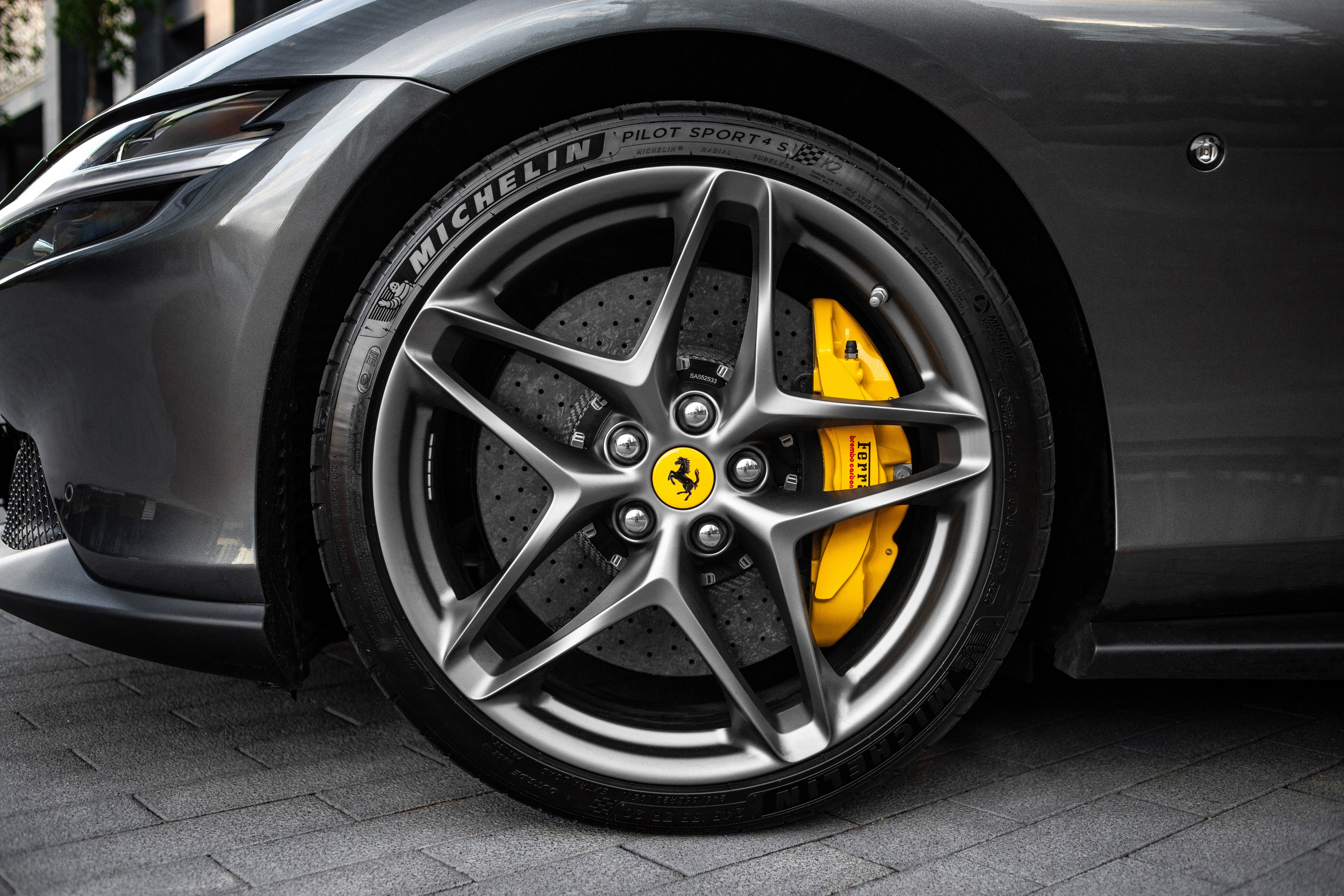 Ferrari Roma. Автомобильный фотограф в Москве Андрей Емельянов