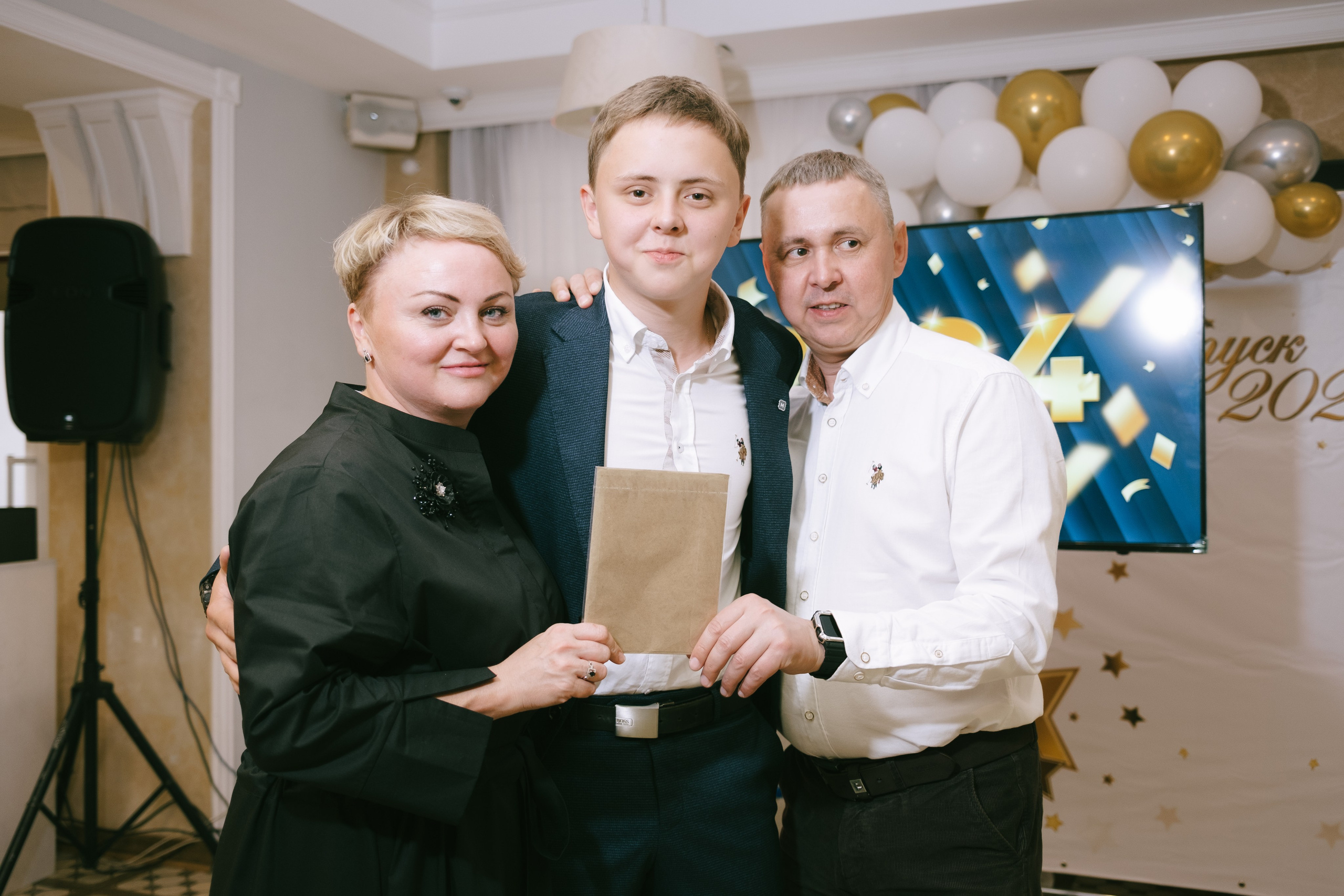 Выпускной школа 33. Свадебный и репортажной фотограф Денис Ожигин в Краснодаре и Краснодарском крае