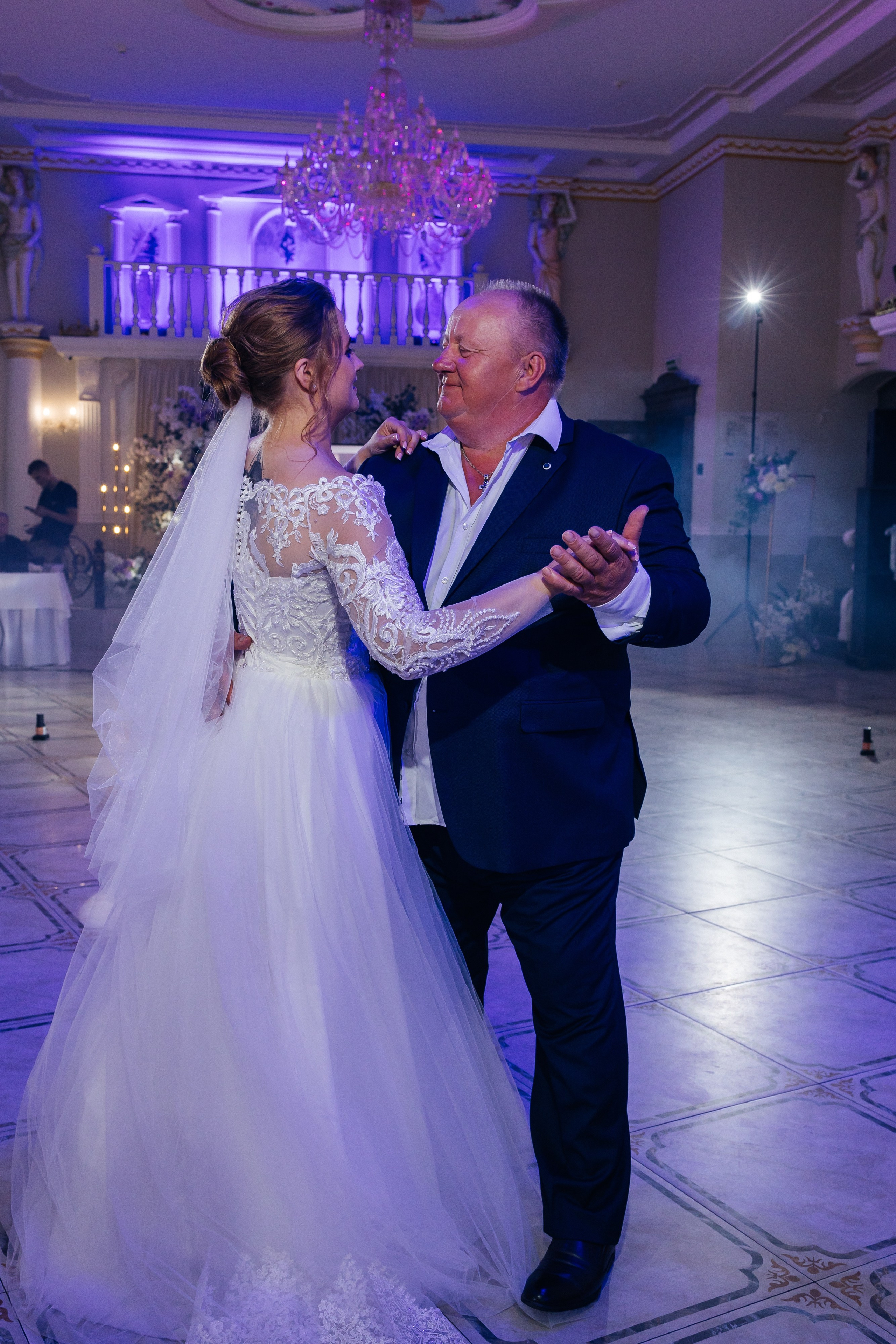 Трогательная выездная церемония в уютном ресторане. Олег Сверчков | Свадебный фотограф Вологда