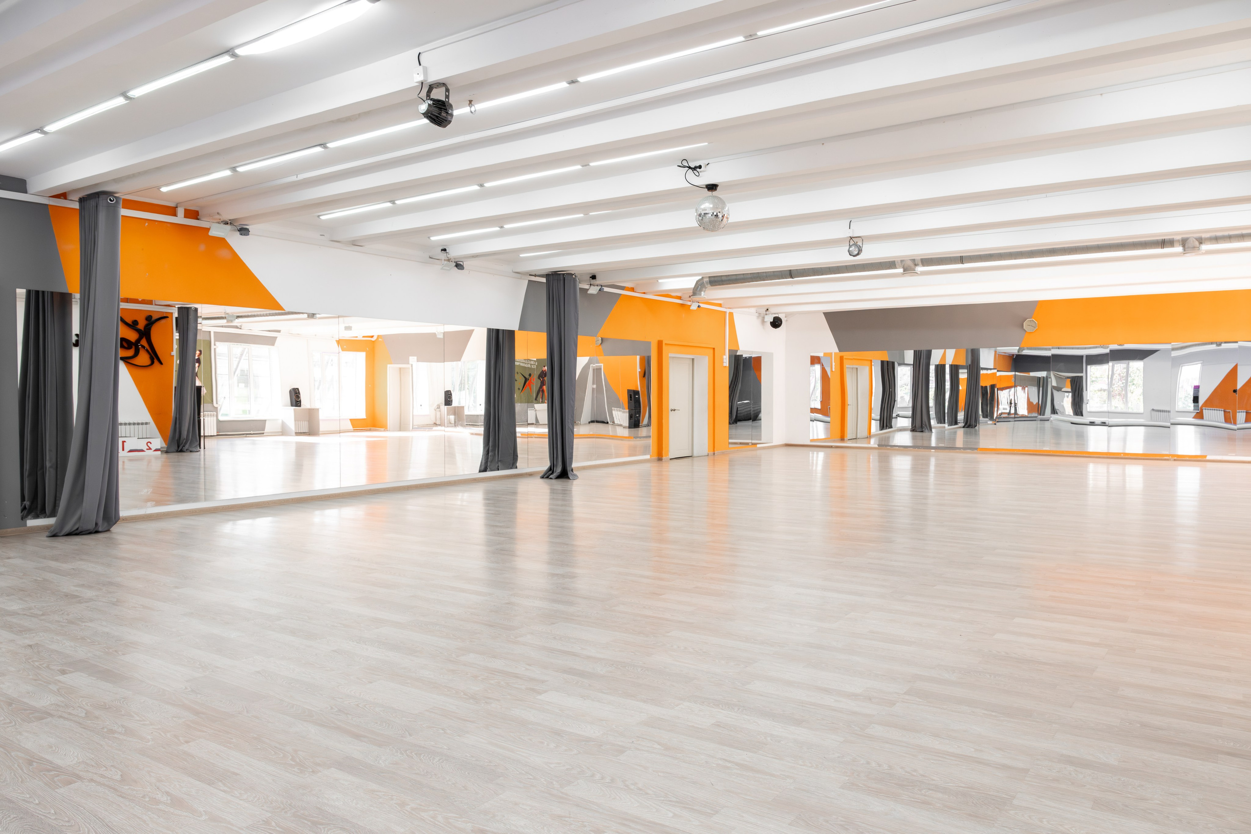 Наш зал. КонТакт — спортивные бальные танцы в Москве