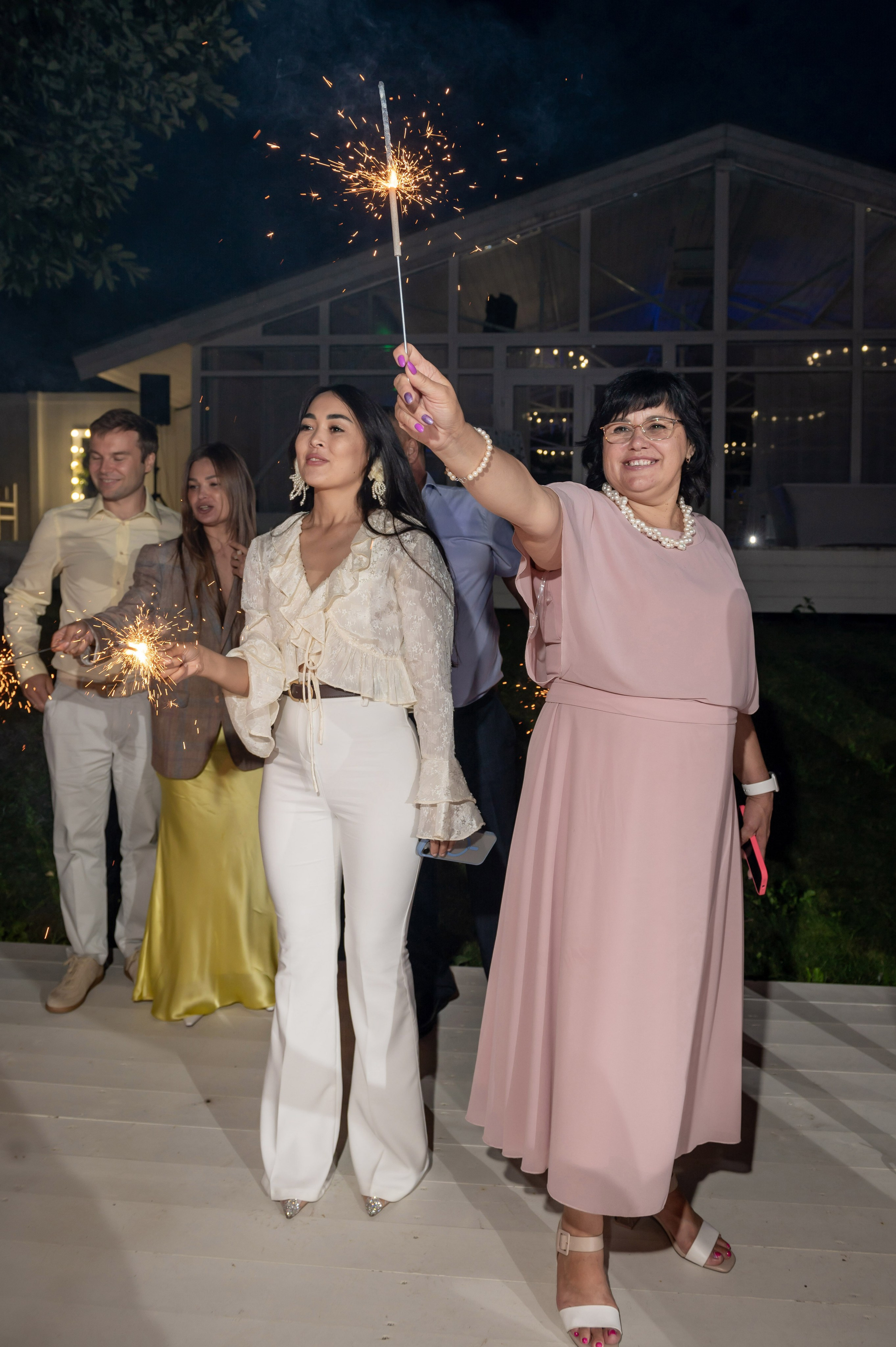 Классическая свадебная фотосессия Аины и Антона по самым красивым местам для свадебной прогулки в Санкт-Петербурге. Портретный, семейный и свадебный фотограф в Санкт-Петербурге и в Пушкине Ширяев Денис