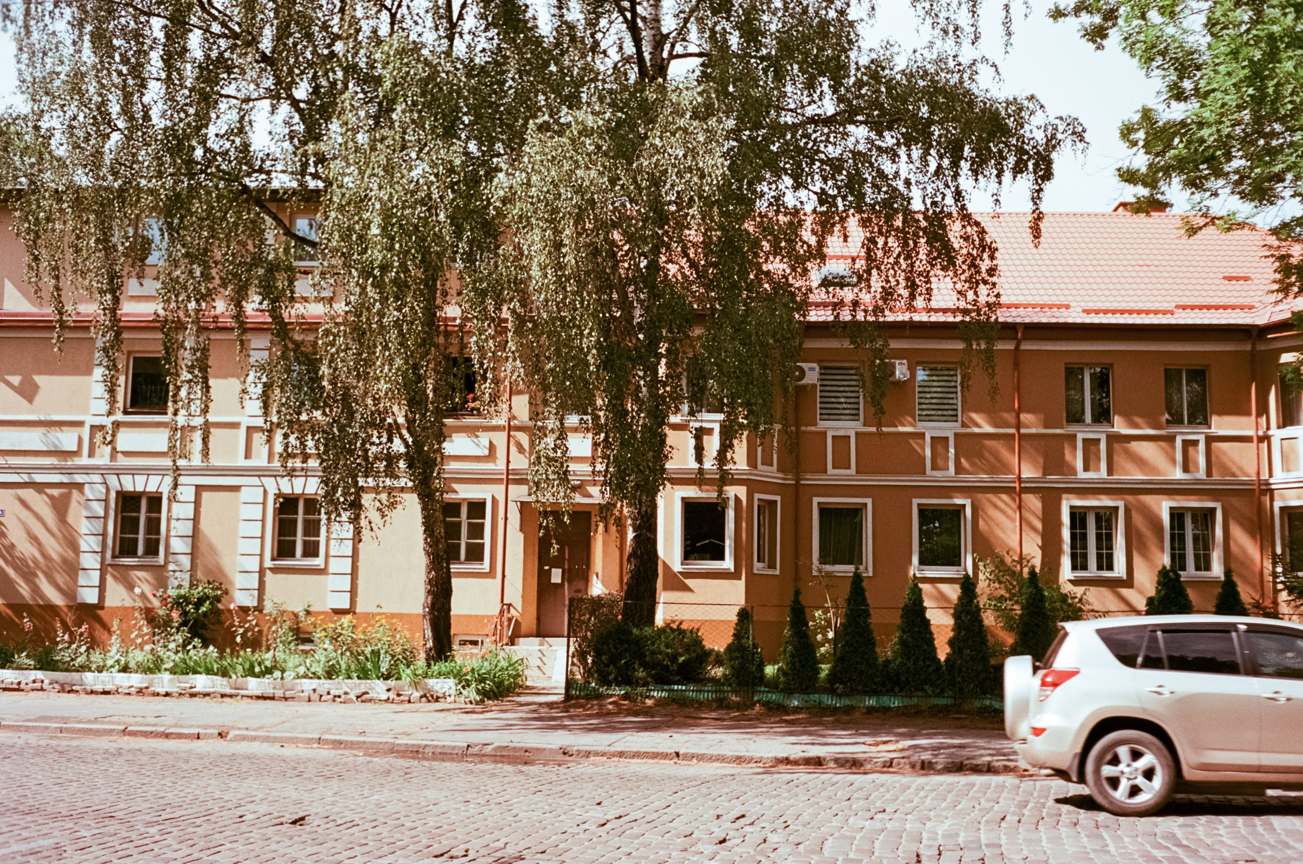 Калининград в солнечный день 7 июля 2024 года / Aerocolor IV / Minox 35GT (2)