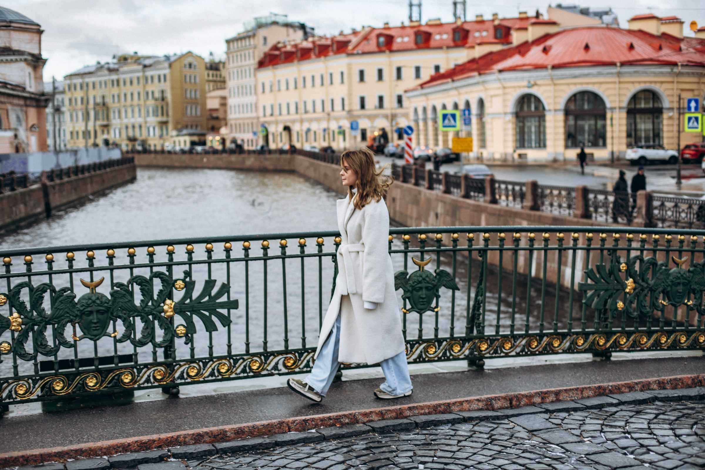 Марина с дочкой Ксенией в ноябре. Фотопрогулка в Петербурге. Индивидуальный и семейный фотограф в Санкт-Петербурге