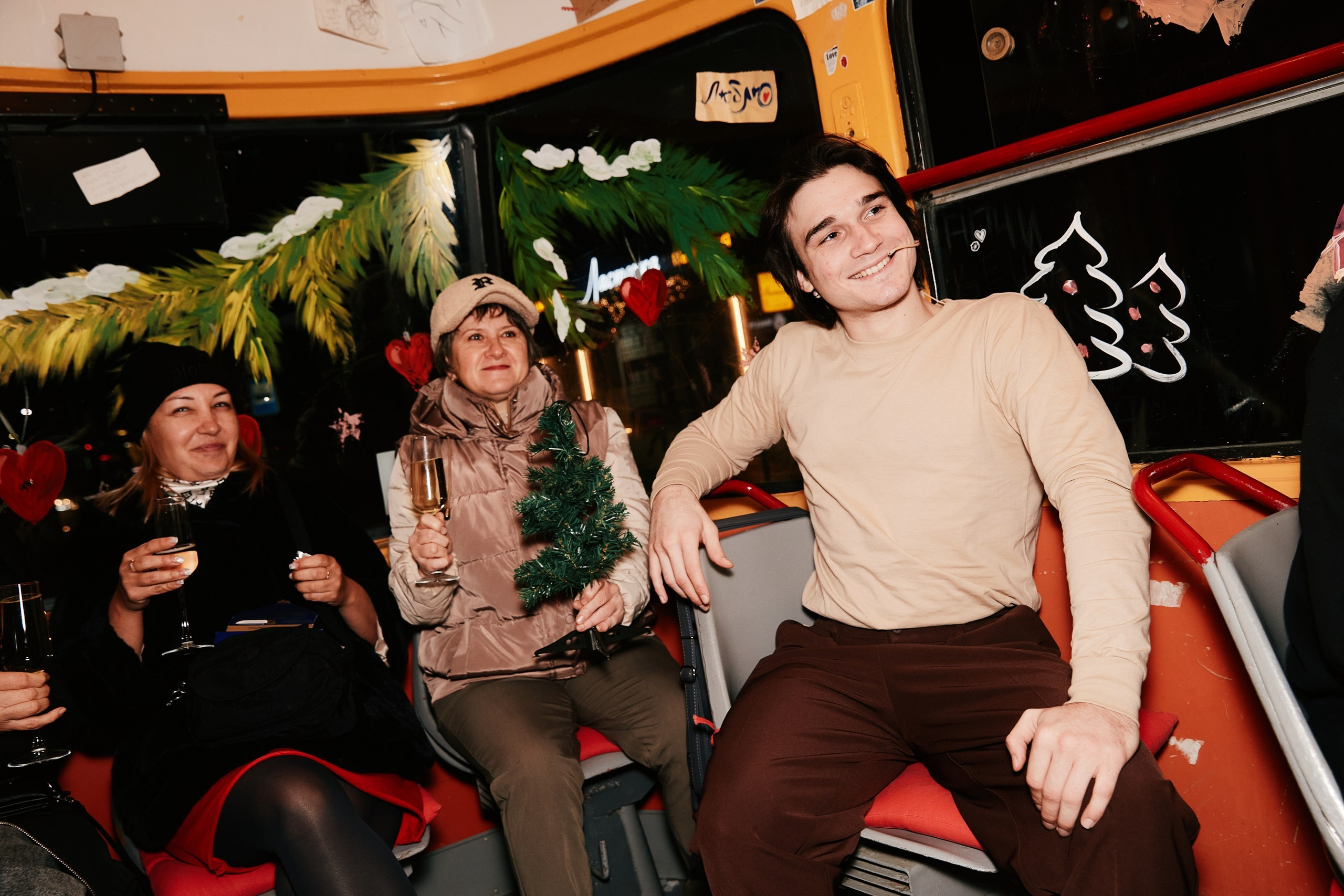 Новогодний трамвай 2026. Свадебный репортажный фотограф краснодар максим дремов дрёмов фотосессия студия цена