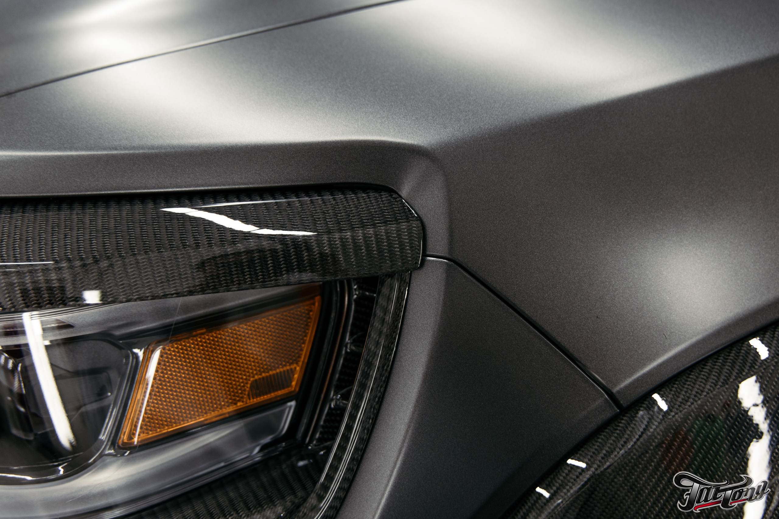 Ram TRX ламинация карбоном внешних элементов кузова, салона и установка распорки. DeLorein