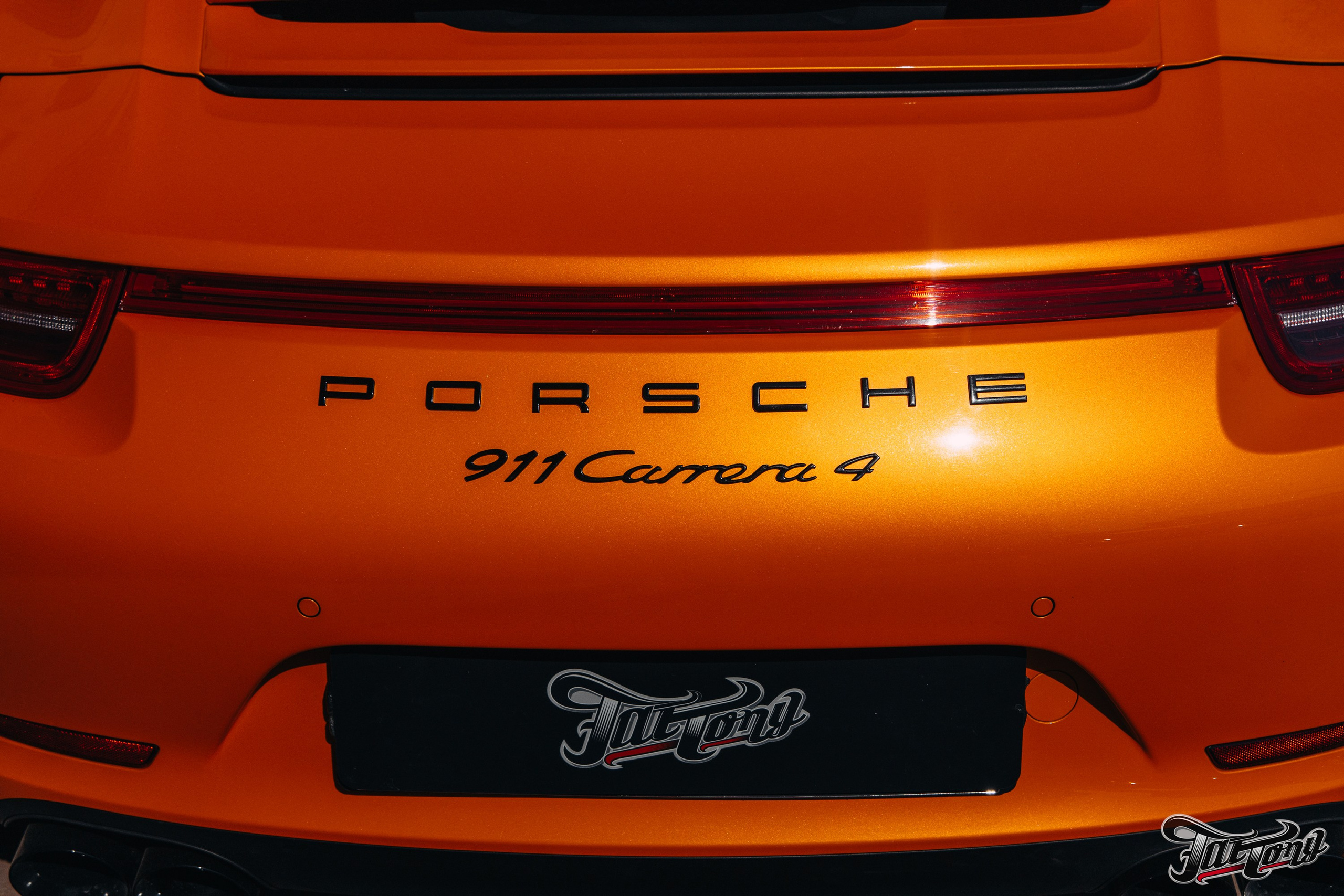 Porsche 911 оранжевый замена ремней безопасности. DeLorein