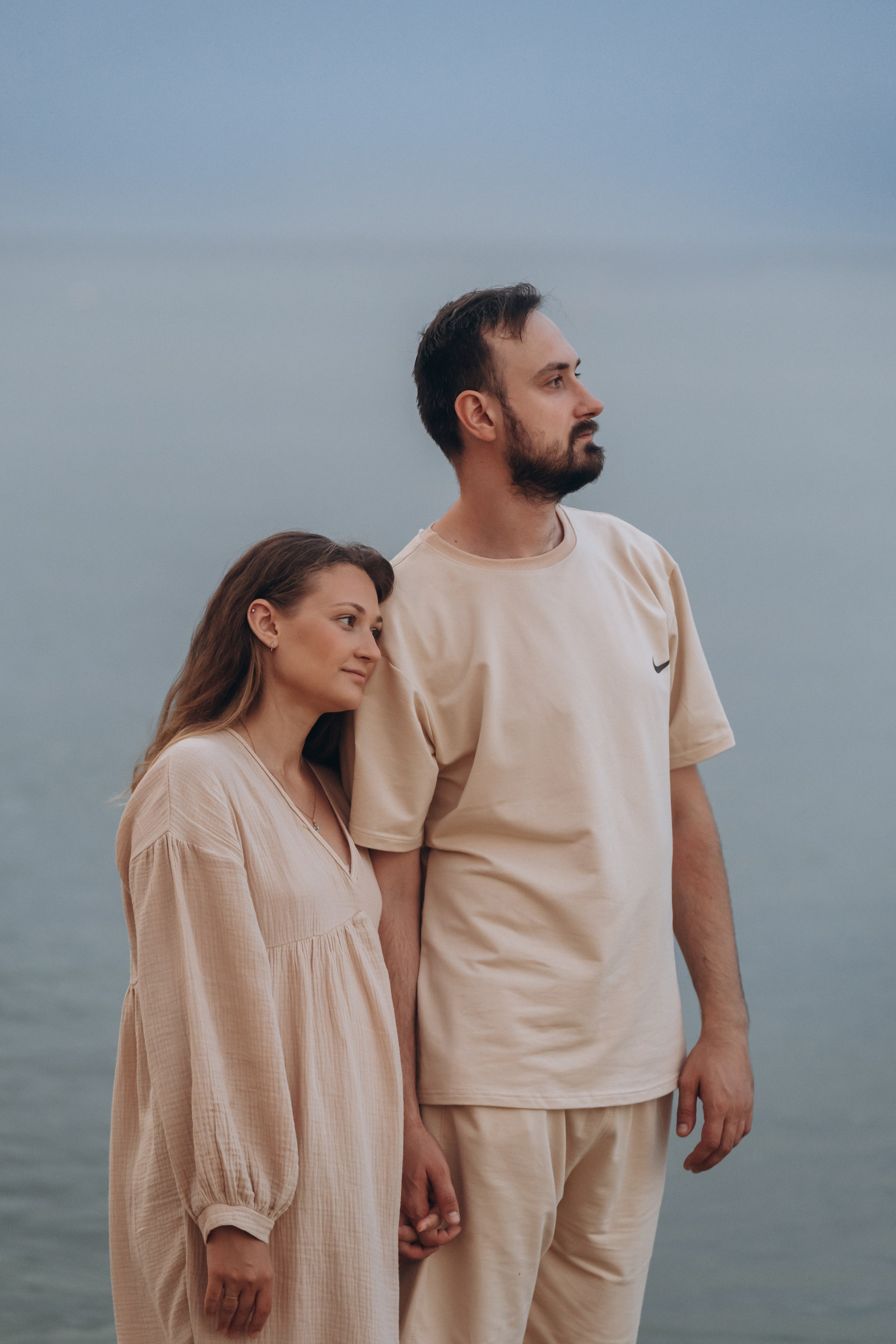 Кучугурский фотограф сделал уникальный кадр - семья под зонтом в дождь, фотограф Кучугуры