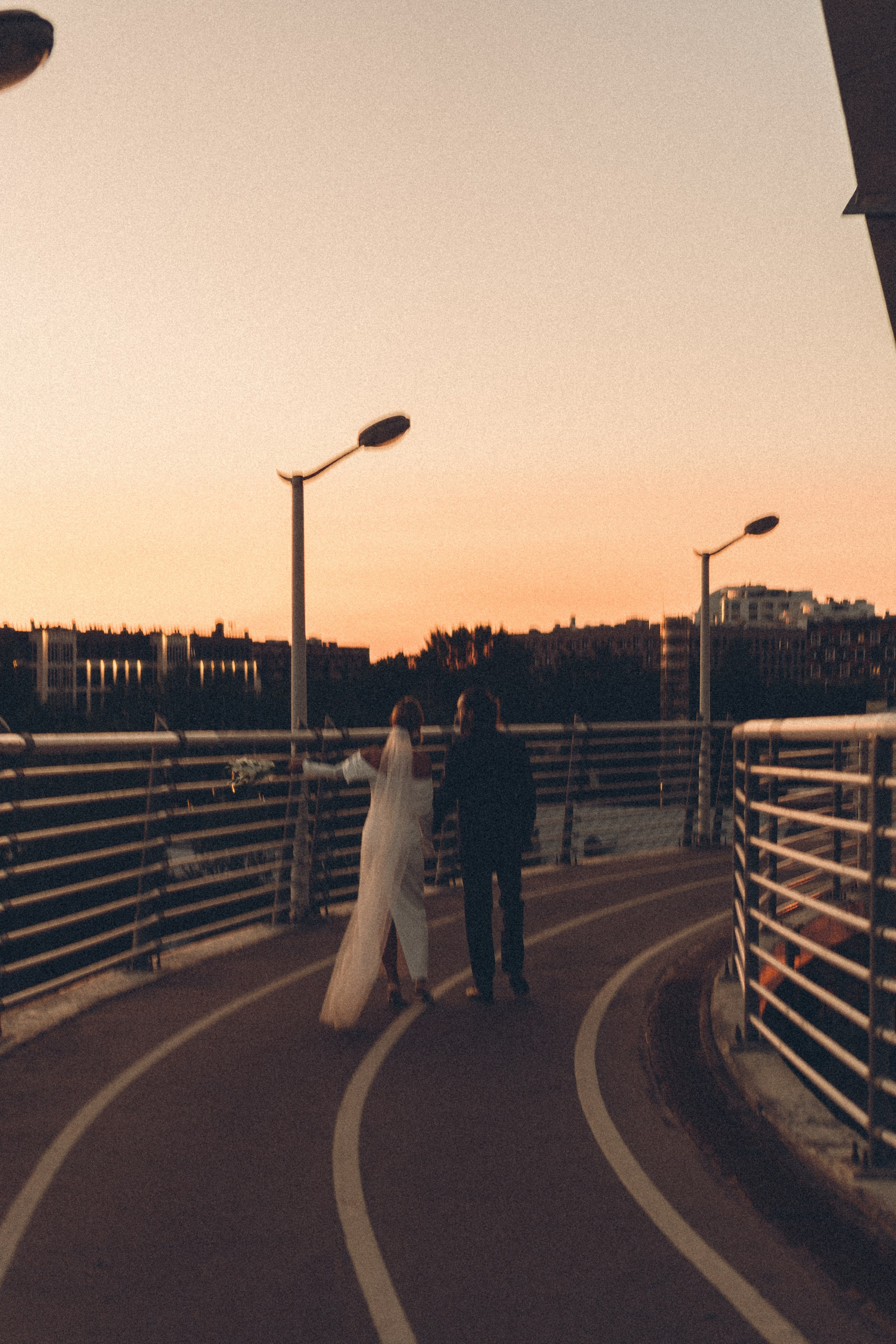 СВАДЕБНАЯ СЬЕМКА ВОЗЛЕ МСОТА БЕТАНКУРА НА КАБРИОЛЕТЕ. Профессиональный фотограф, Санкт-Петербург — Виктория Богомолова