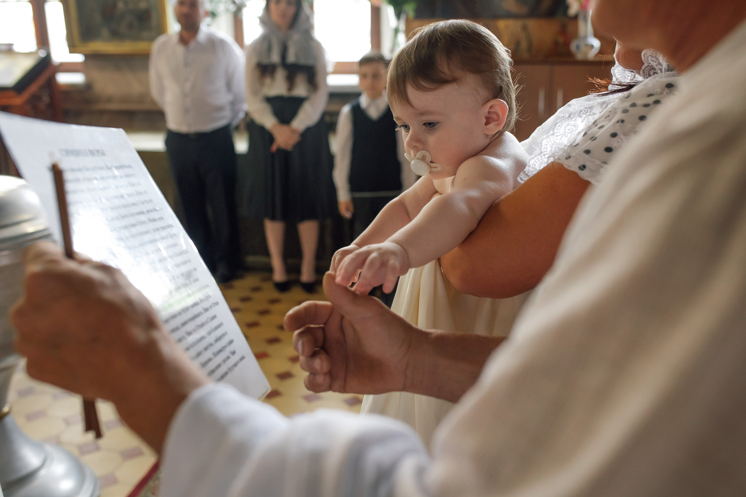 Фотосъемка крещения Крещение в храме. Свадебный фотограф Калуга Москва Диана Румянцева